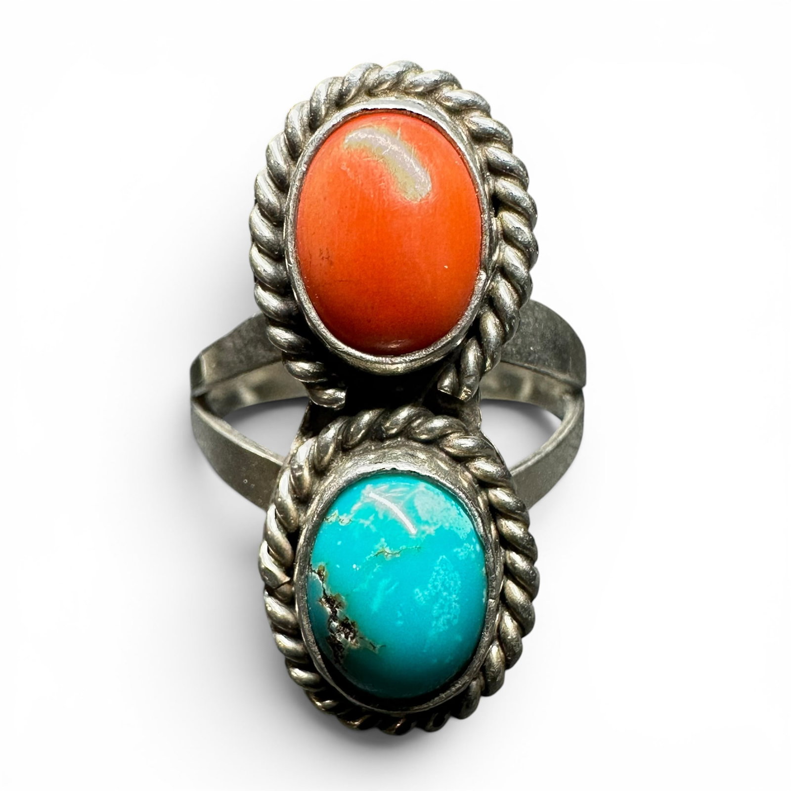 Sz6.25/4g Native American Sterling Silver Kingman Turquoise & Coral Ring: Sz6.25/4g Native American Sterling Silver Kingman Turquoise & Coral RingBrand/Model: No hallmark. Native American artisan.Manufacturer Location: Unmarked.Year Produced: Unknown.Condition: Good conditi