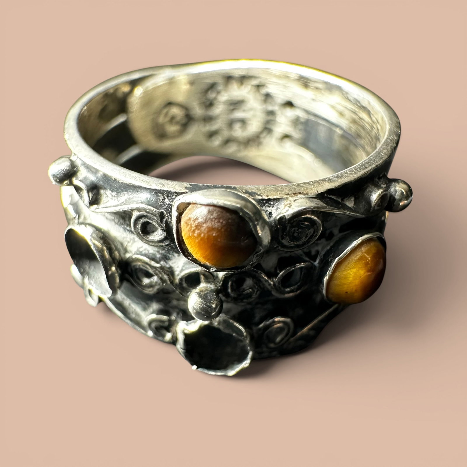 Sz6.5/6g 925 Sterling Silver Taxco Mexico Tiger’s Eye Ring: Sz6.5/6g 925 Sterling Silver Taxco Mexico Tiger’s Eye Ring:Brand/Model: Hallmarked “925 Taxco Mexico NC.”Manufacturer Location: Taxco, Mexico.Year Produced: Unknown.Condition: Good condition
