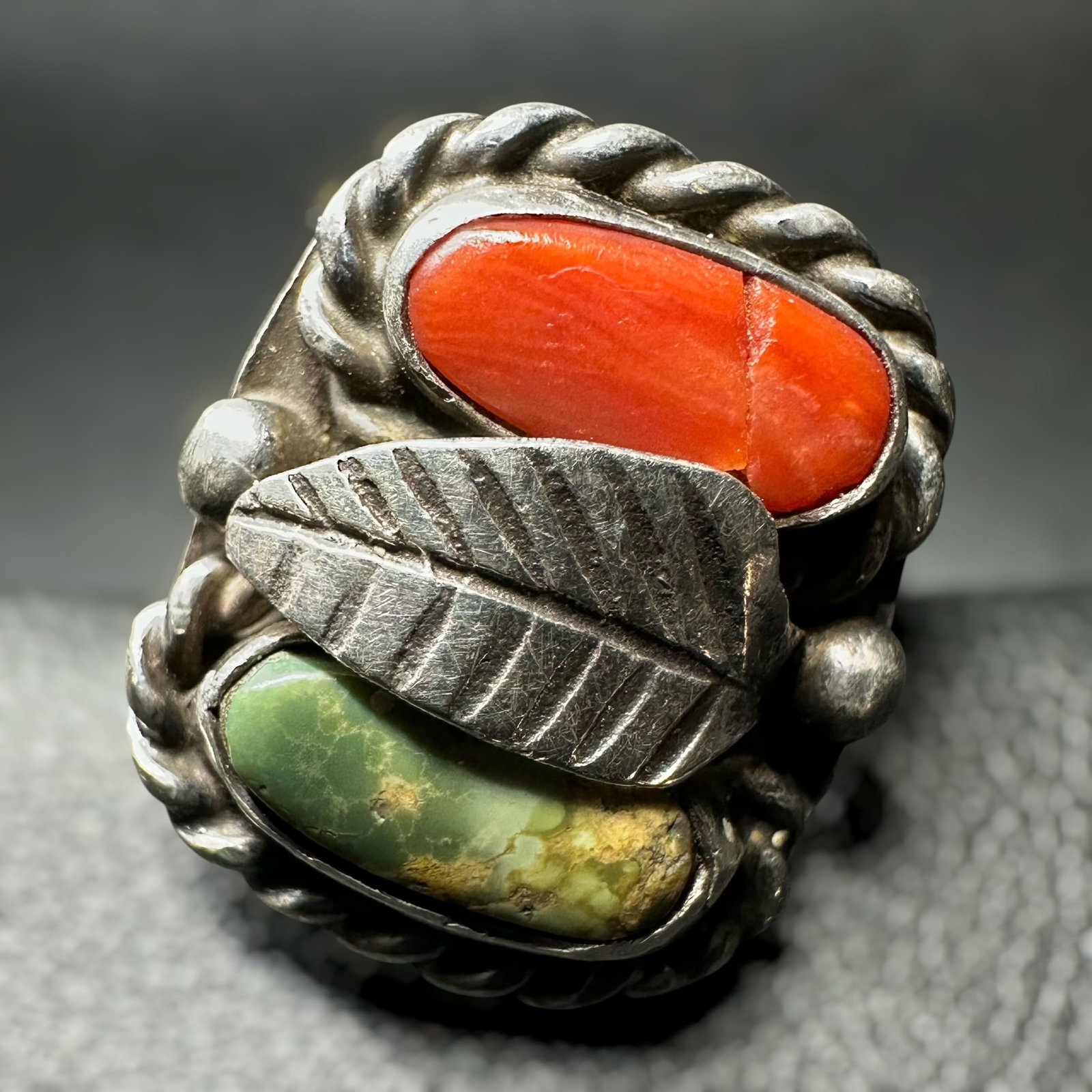 Sz6.75/5g Native American Sterling Silver Royston Turquoise Coral Ring: Sz6.75/5g Native American Sterling Silver Royston Turquoise Coral Ring:Brand/Model: No hallmark. artisan.Manufacturer Location: unmarked.Year Produced: Unknown.Condition: Good vintage condition with s
