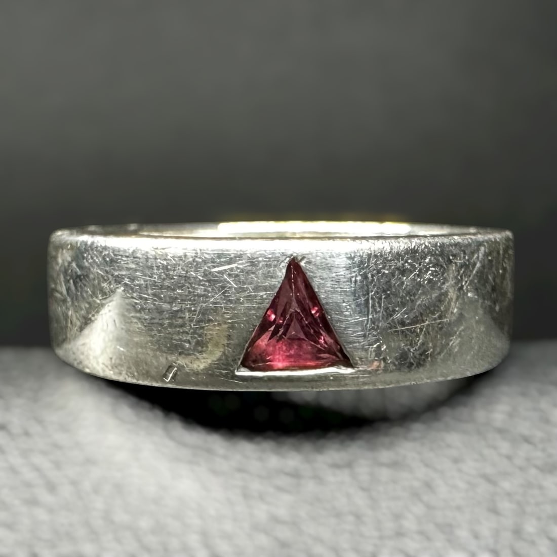 Sz7/8g Sterling Silver Faceted Rhodolite Garnet Triangle Ring (1 of 6)