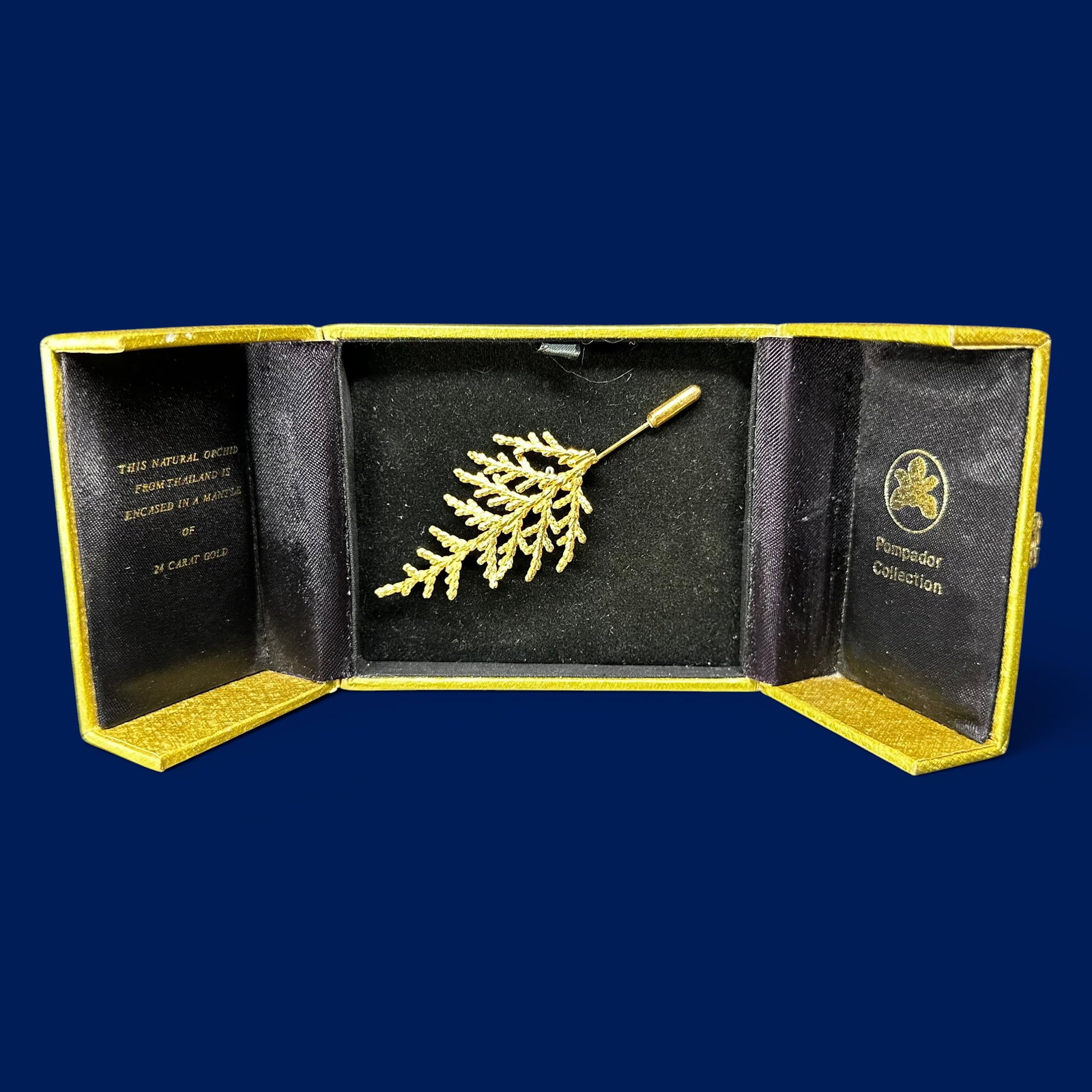 3g Vintage Pompador Collection Thai Encased 24K Gold Natural Orchid Stick Pin: 3g Vintage Pompador Collection Thai 24K Gold Encased Natural Orchid Stick PinBrand/Model: Pompador Collection.Manufacturer Location: Thailand.Year Produced: Unknown; likely late 20th century.Condition