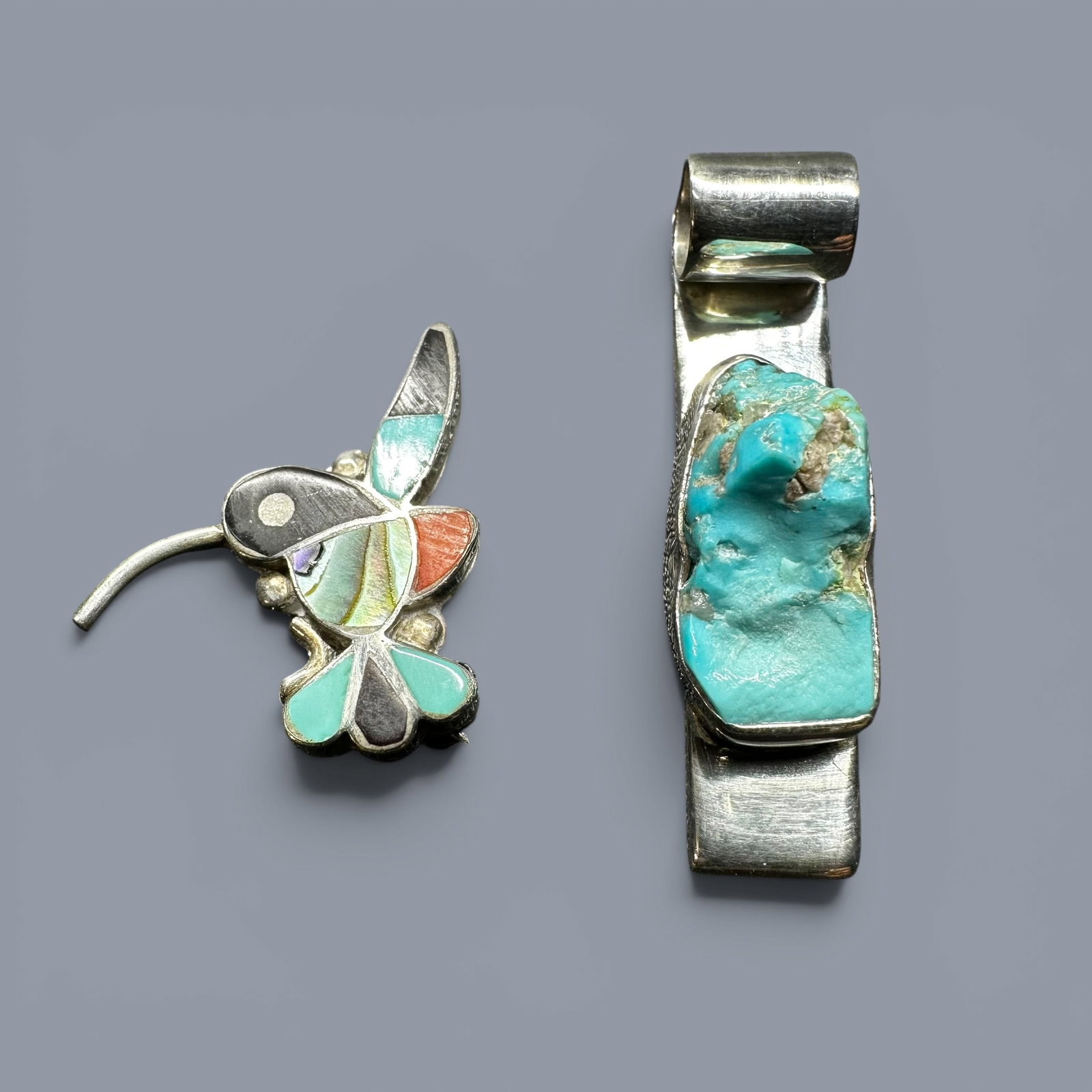 10g Native Stone Inlay Hummingbird Brooch & Lilly Barrack Sterling Silver Turquoise Pendant Lot: 10g Native American Stone Inlay Hummingbird Brooch & Lilly Barrack Sterling Silver Turquoise Pendant Lot:Brand/Model: Includes hallmarked “LILLY BARRACK .925” turquoise pendant and marked “S