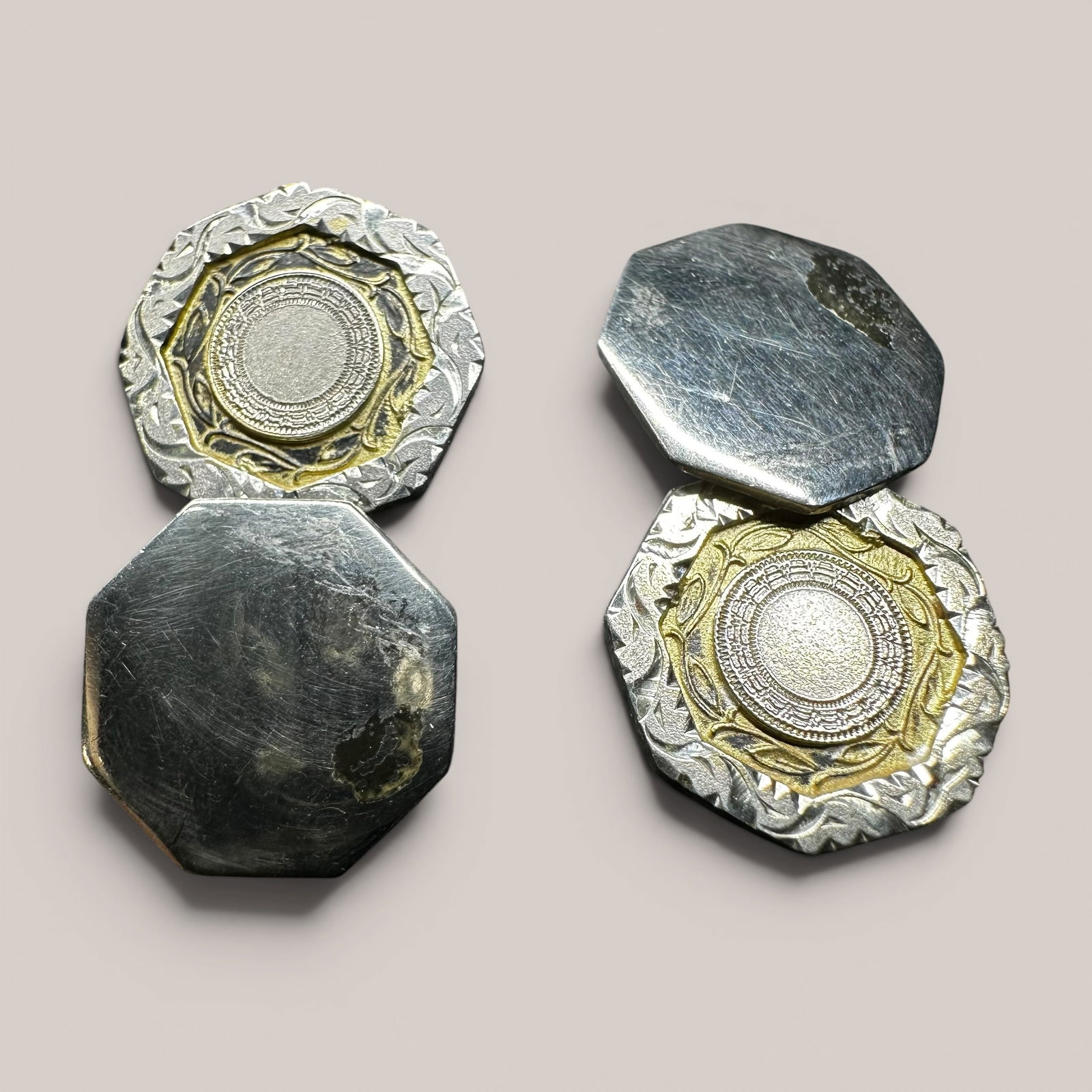 6g 1920s Art Deco Engraved Sterling Silver & Gold Tone Overlay Octagonal Rigid Bar Cufflinks: Vintage Art Deco Engraved Sterling Silver & Gold Tone Overlay Octagonal Rigid Connection Bar Cufflinks:Brand/Model: Marked “E.I.F. Co.” on bar mechanism; E.I. Franklin & Co. rigid-link connect