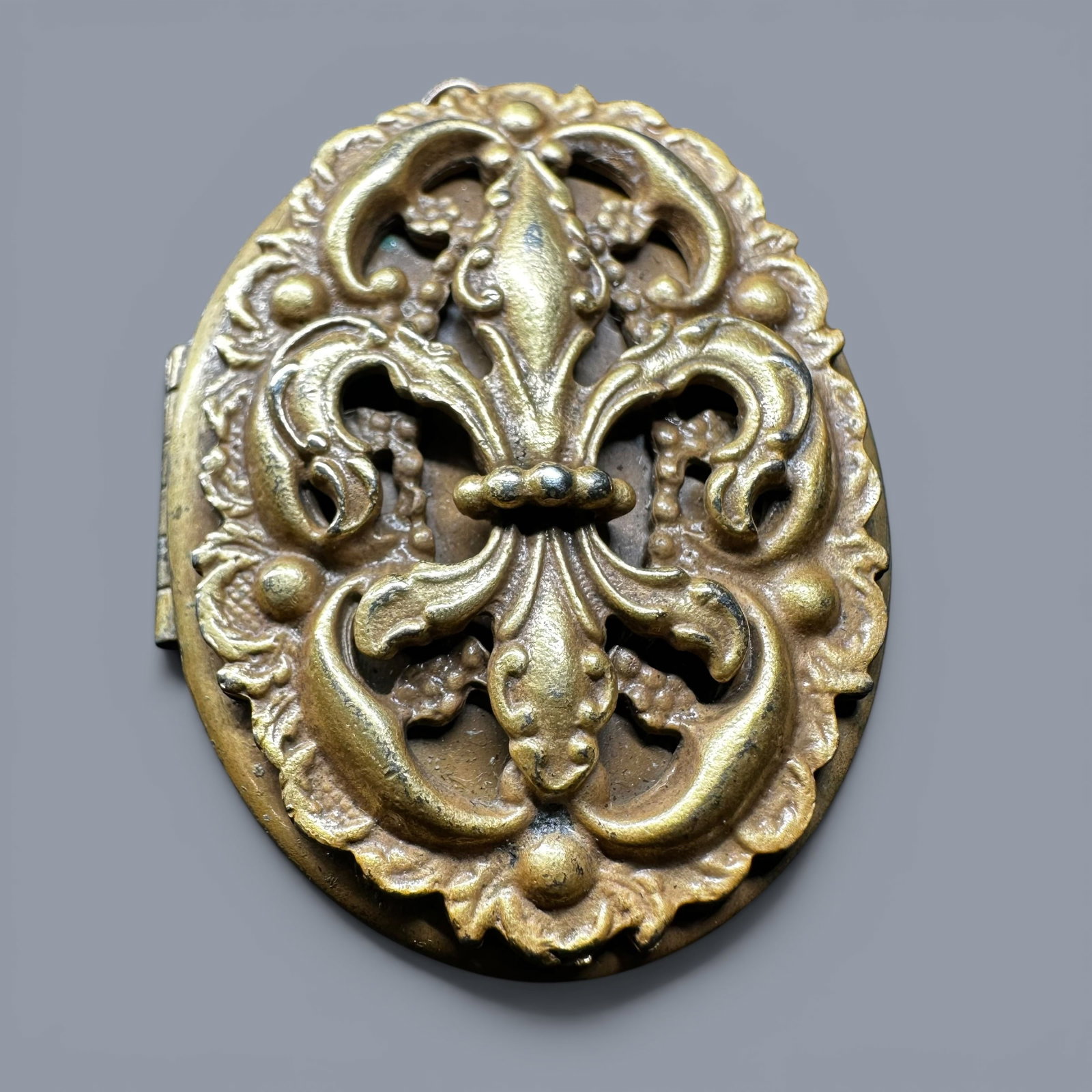 23g Vintage Gold Tone Fleur-De-Lis Locket Pendant (1 of 9)