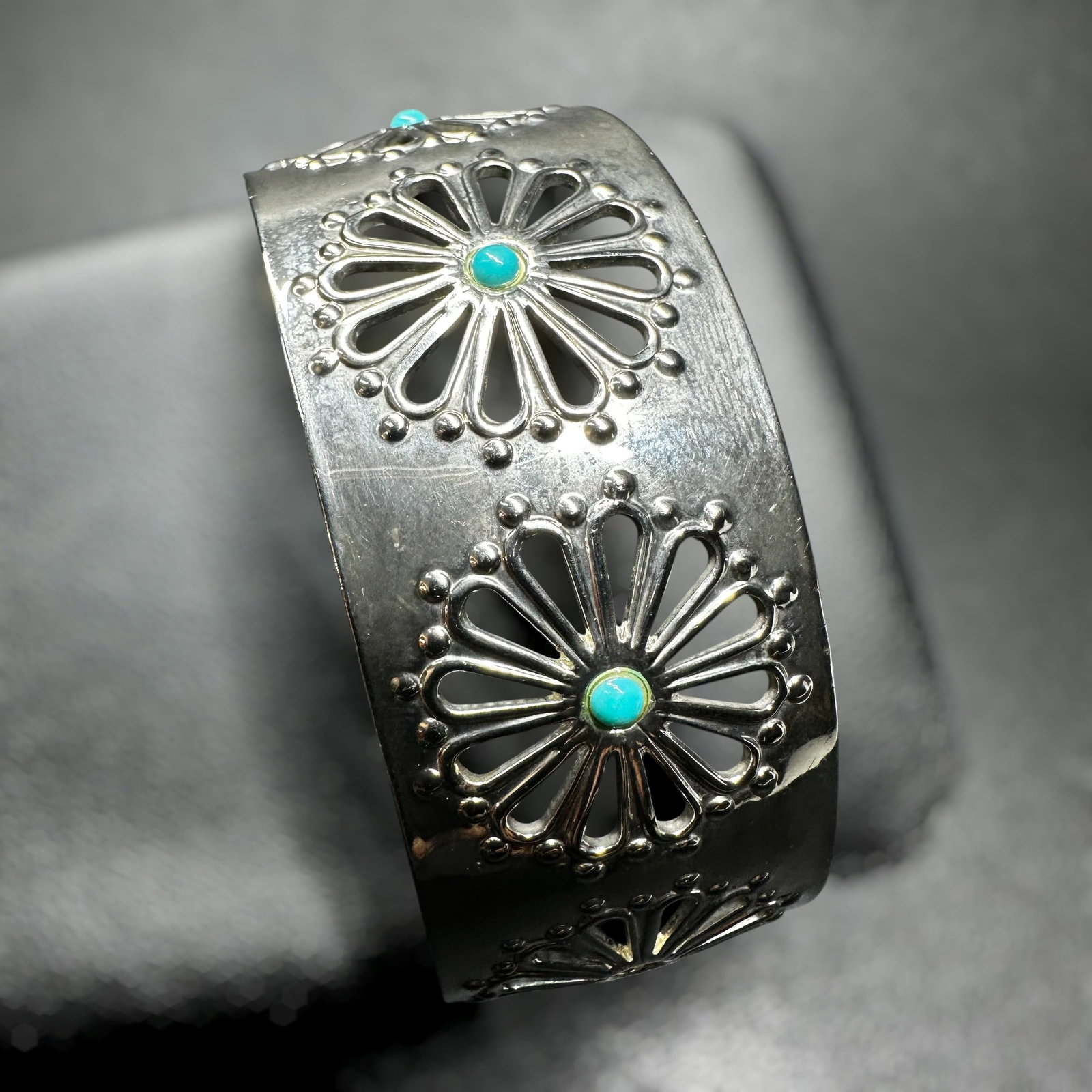 6.5”/27g 925 Sterling Silver Desert Flower Faux Turquoise Cuff: 6.5”/27g 925 Sterling Silver Desert Flower Faux Turquoise Cuff Brand/Model: No hallmark.Manufacturer Location: Unmarked.Year Produced: Unknown.Condition: Good condition with surface wear, polish
