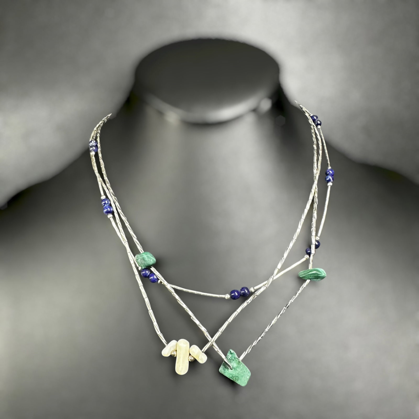 16”/13g Liquid Sterling Silver Lapis MOP Malachite Mother of Pearl Beaded Necklace Lot: 16”/13g Sterling Silver Lapis & Malachite Mother of Pearl Beaded Necklace Lot:Brand/Model: No hallmark.Manufacturer Location: Unknown.Year Produced: Vintage.Condition: Good vintage condition wit