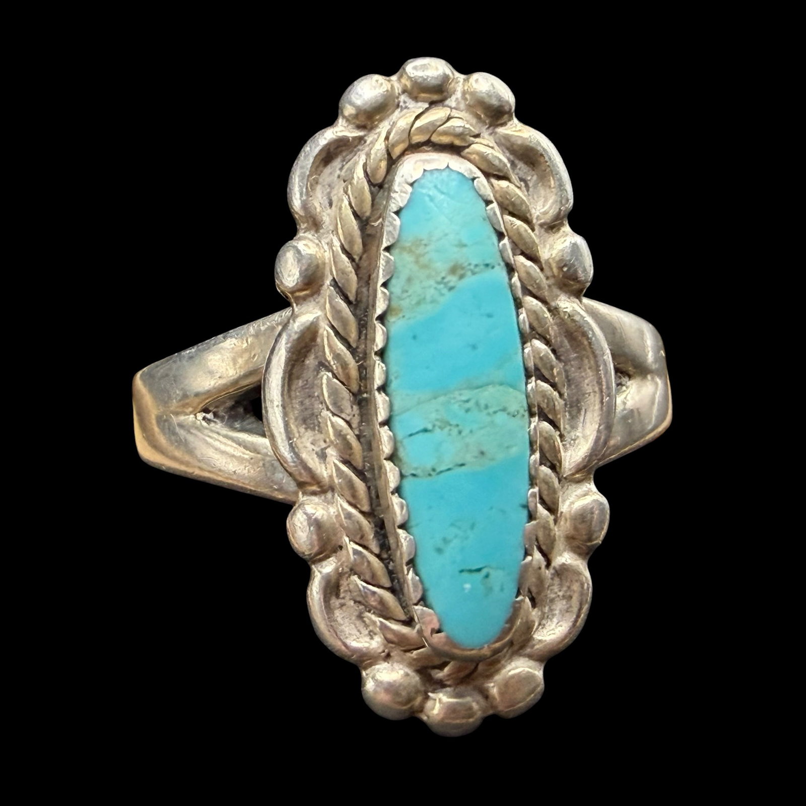 Native American Sterling Silver Turquoise Bell Trading Post Ring Sz 7 4.00g 925: Maker: Bell Trading Post. / Material: Sterling Silver. / Stone: Turquoise. / Size: 7. Face measures 11/16” x 7/16”. / Weight: 4.00 grams. / Condition: Excellent, ready to wear and enjoy. H