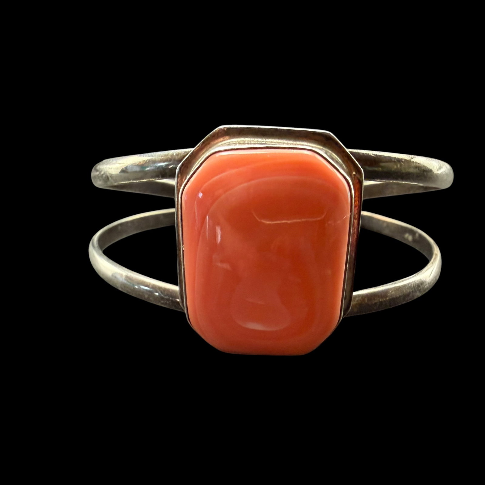 Vintage Native American Sterling Silver Cuff Bracelet Rhodochrosite Mexico 32.06g 925: Maker: Marked Mexico. / Material: Sterling Silver. / Stone: Rhodochrosite. / Size: Opening 5.5cm x 4.6cm, some flex. Face measures 1 1/8” x 7/8”. / Weight: 32.06 grams. / Condition: Excell
