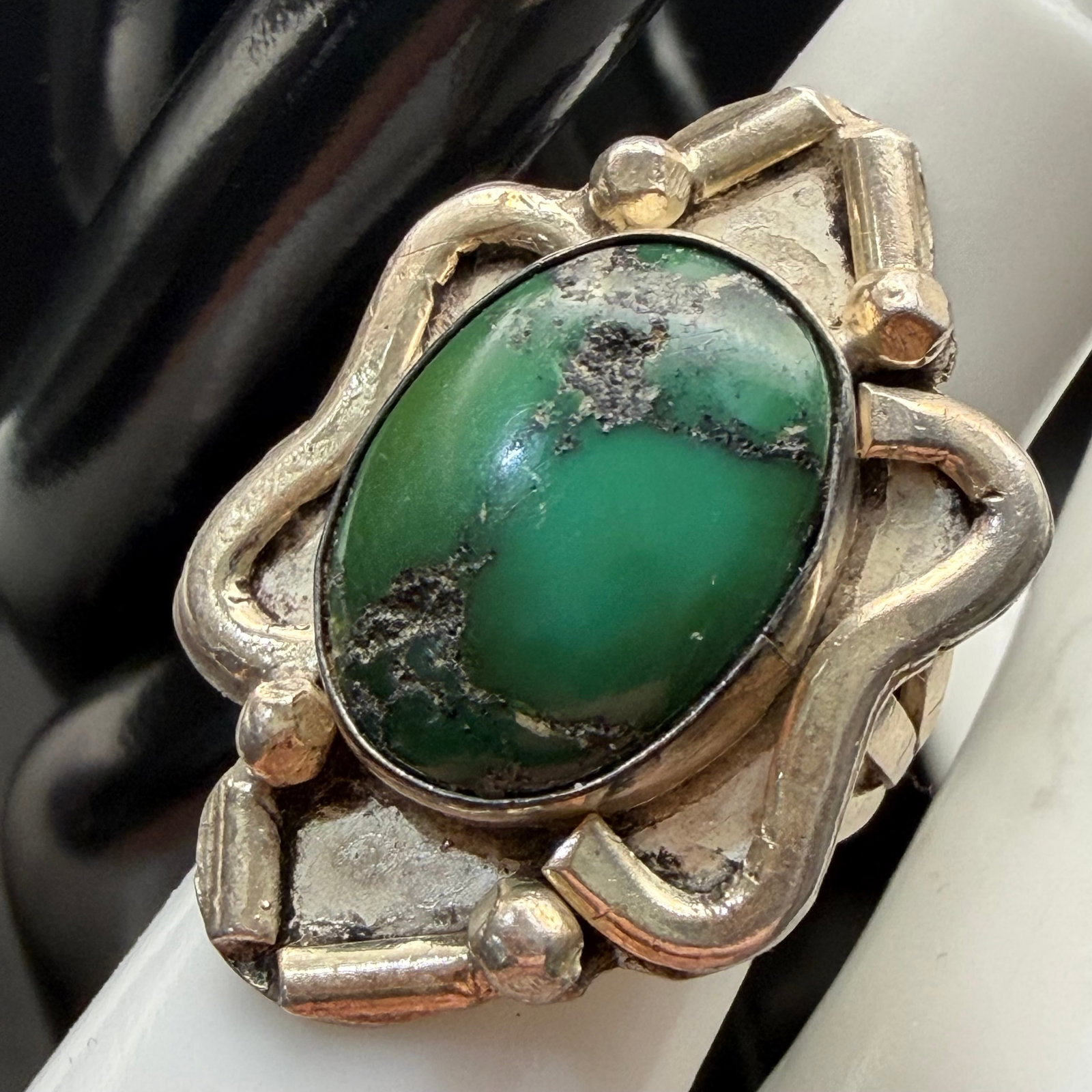 Vintage Sterling Silver Native American Turquoise Ring Old Pawn Sz 4 7.00g 925: Maker: Unmarked, likely Old Pawn. / Material: Sterling Silver. / Stone: Turquoise. / Size: 4. Face measures 1 1/8” x 13/16”. / Weight: 7.00 grams. / Condition: Excellent, ready to wear and