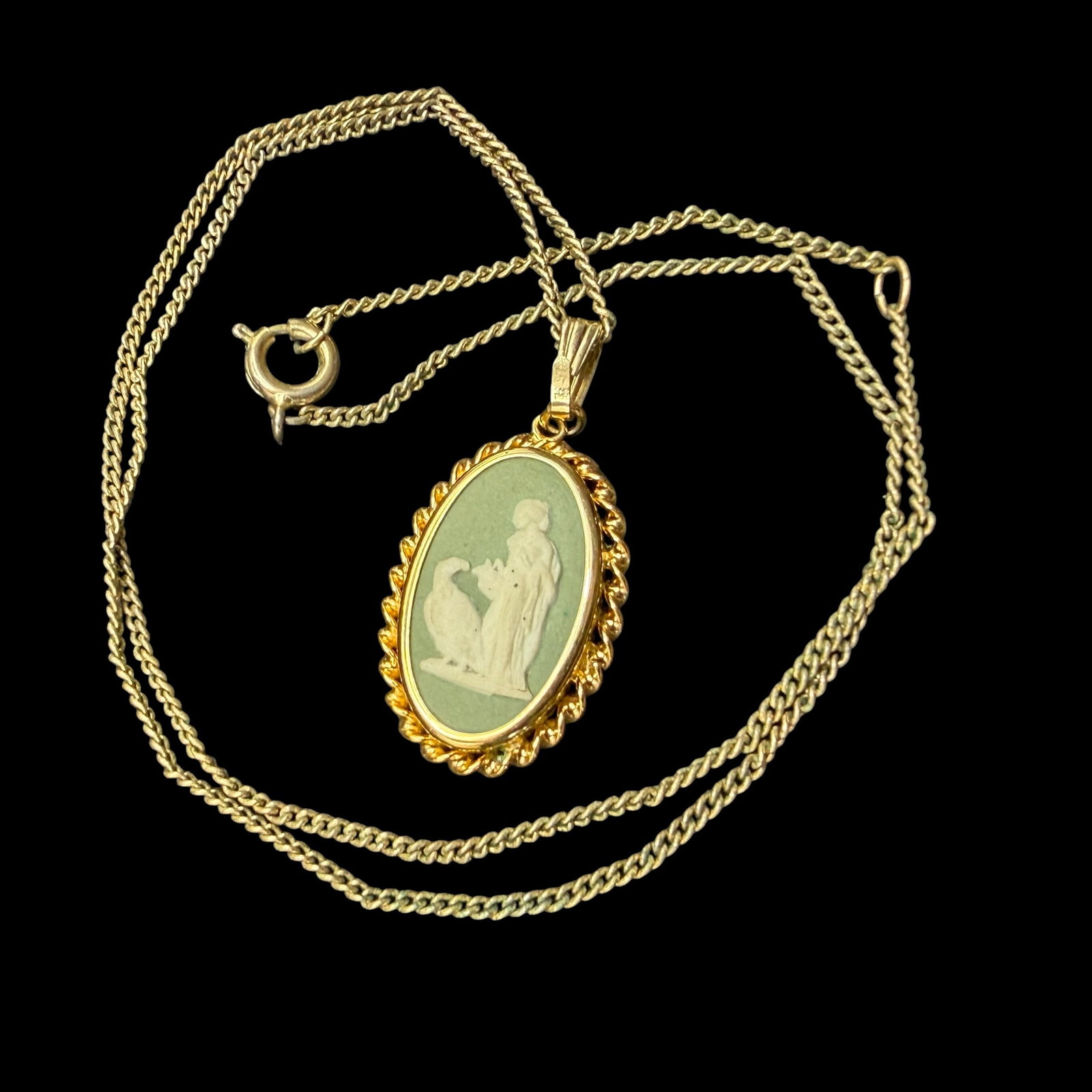 Vintage Gold Tone Chain w/ Framed Wedgewood England Cameo Necklace Pendant 17.5”: Maker: Wedgewood, England. / Material: Gold Tone base metal. / Stone: Ceramic. / Size: 1” x 5/8”, 17.5” chain. / Condition: Excellent, ready to wear and enjoy. / Sold as is. Measurem