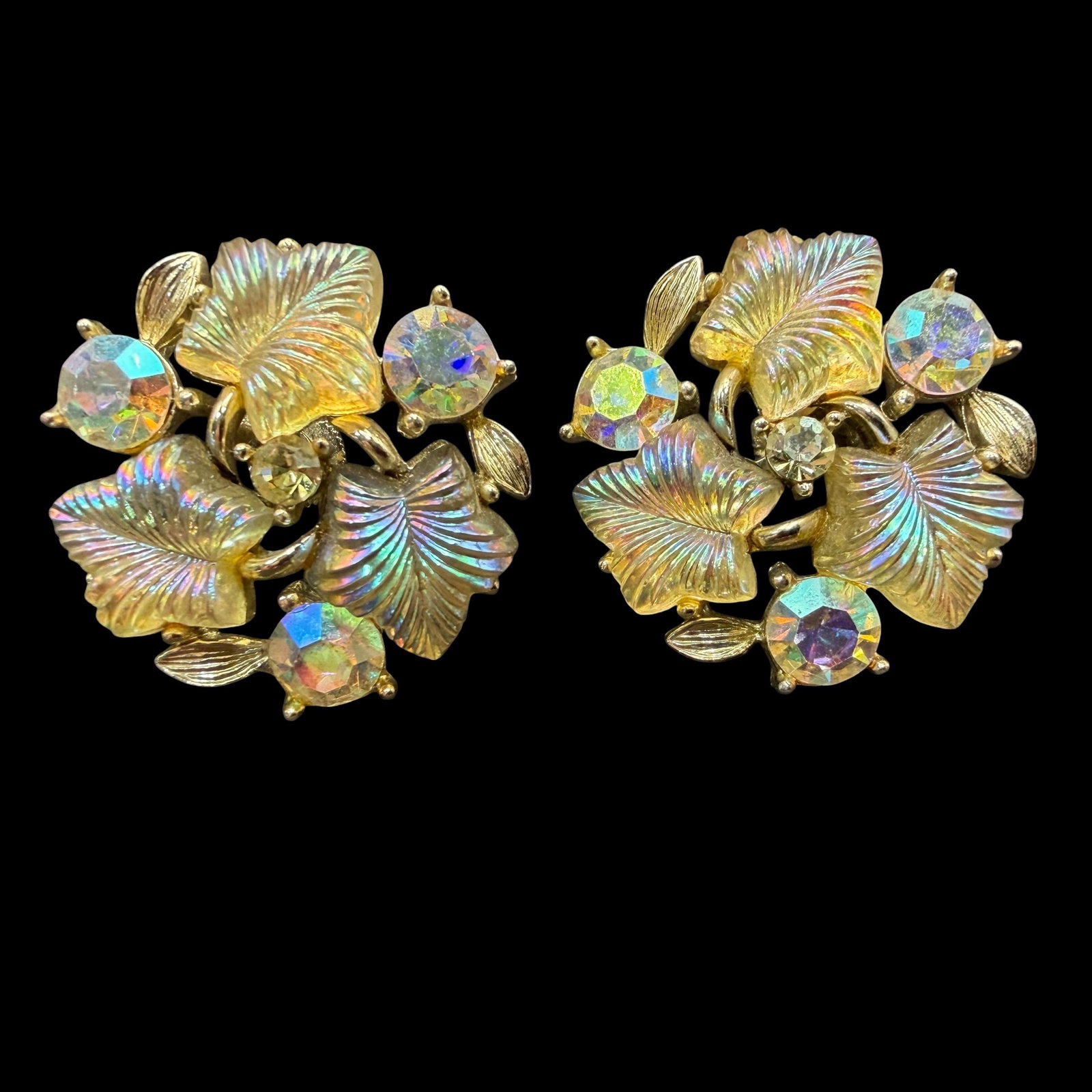 Vintage Lisner Glass Plastic Rhinestone Leaf Pattern Clip On Fashion Earrings 1”: Maker: Lisner. / Material: Gold Tone base metal. / Stone: Unsure if leaves are glass or plastic. Faceted stones appear to be plastic. / Size: 1” diameter. / Condition: Excellent, ready to wear a