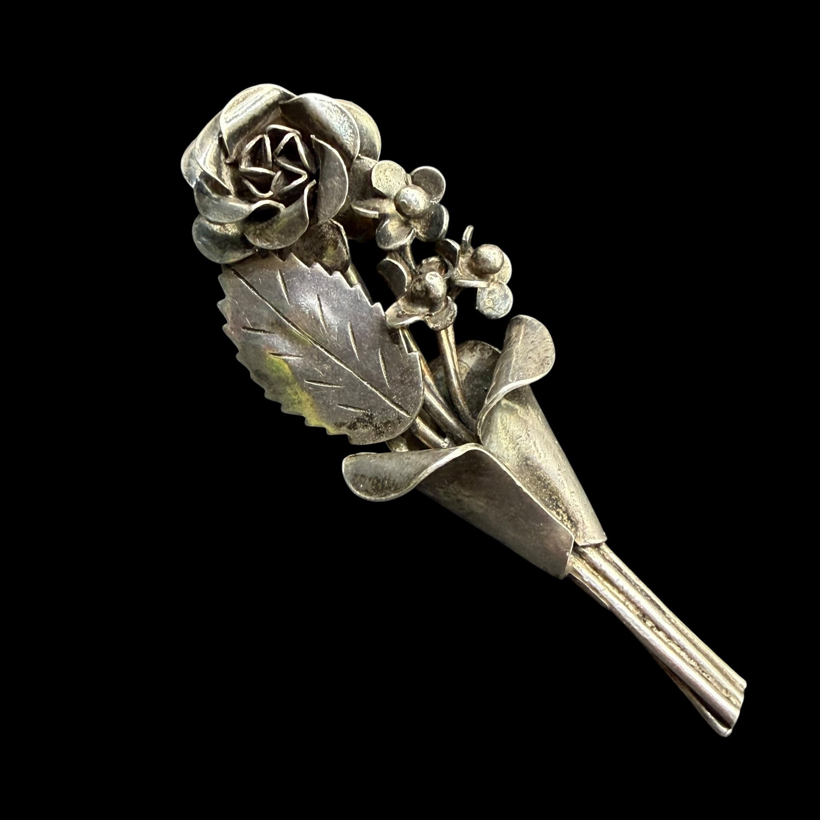 Vintage Sterling Silver Decorative Flower Boutonnière Lapel Pin Brooch Signed 11.08g 925 2.5”: Maker: Unknown, marked as shown. Hobe ? / Material: Sterling Silver. / Stone: None. / Size: 2 1/2” x 7/8”. / Weight: 11.08 grams. // Condition: Excellent, ready to wear and enjoy. / Sold a