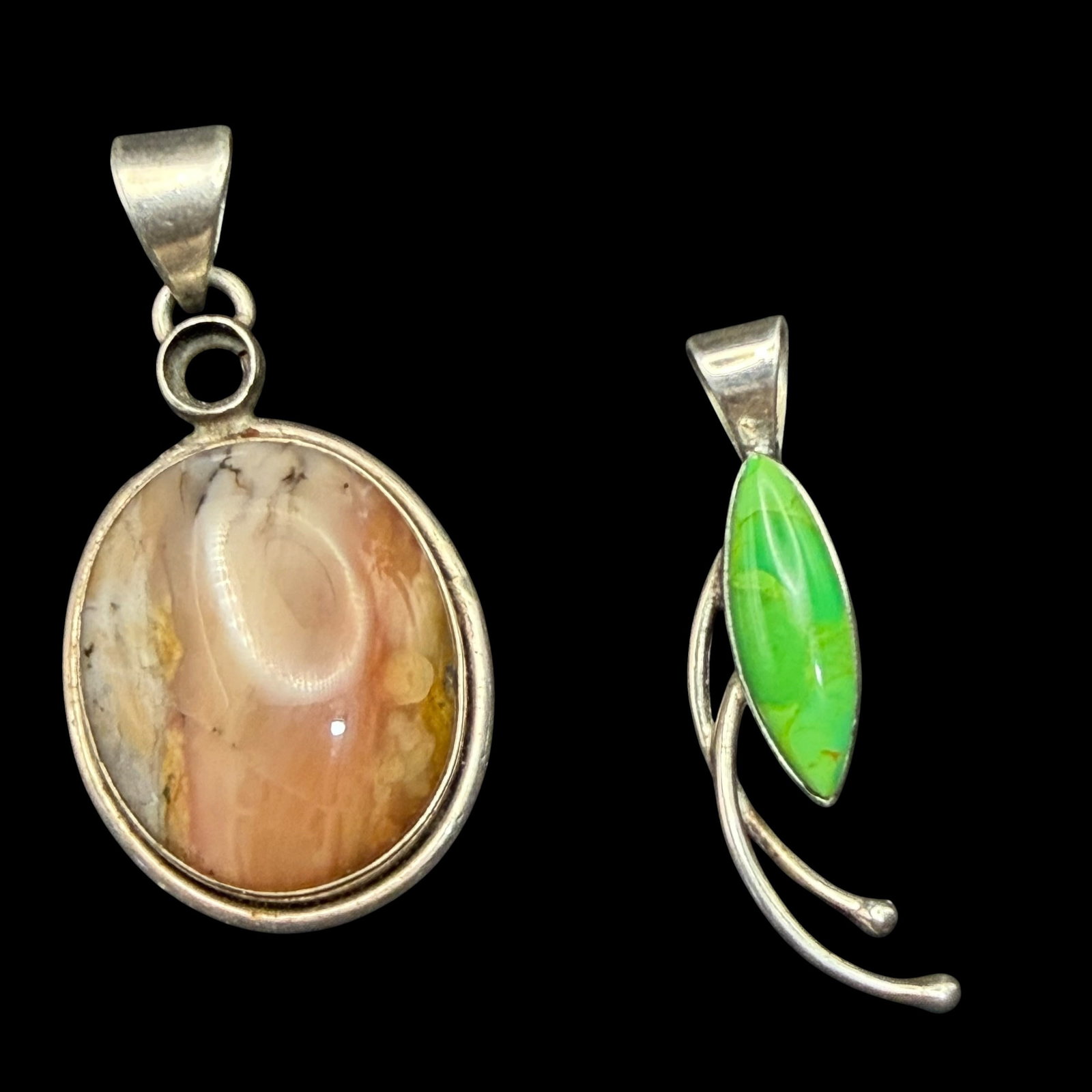2 Vintage Native American Sterling Silver Necklace Pendants Agate Turquoise 14.35g 925 DRT Old Pawn: Maker: Turqoise marked Desert Rose Trading. Agate unmarked, possibly Old Pawn. / Material: Sterling Silver. / Stone: Turqouise and Agate. / Size: Turq 1 5/8” x 3/8”. Agate 2” x 1&rdq