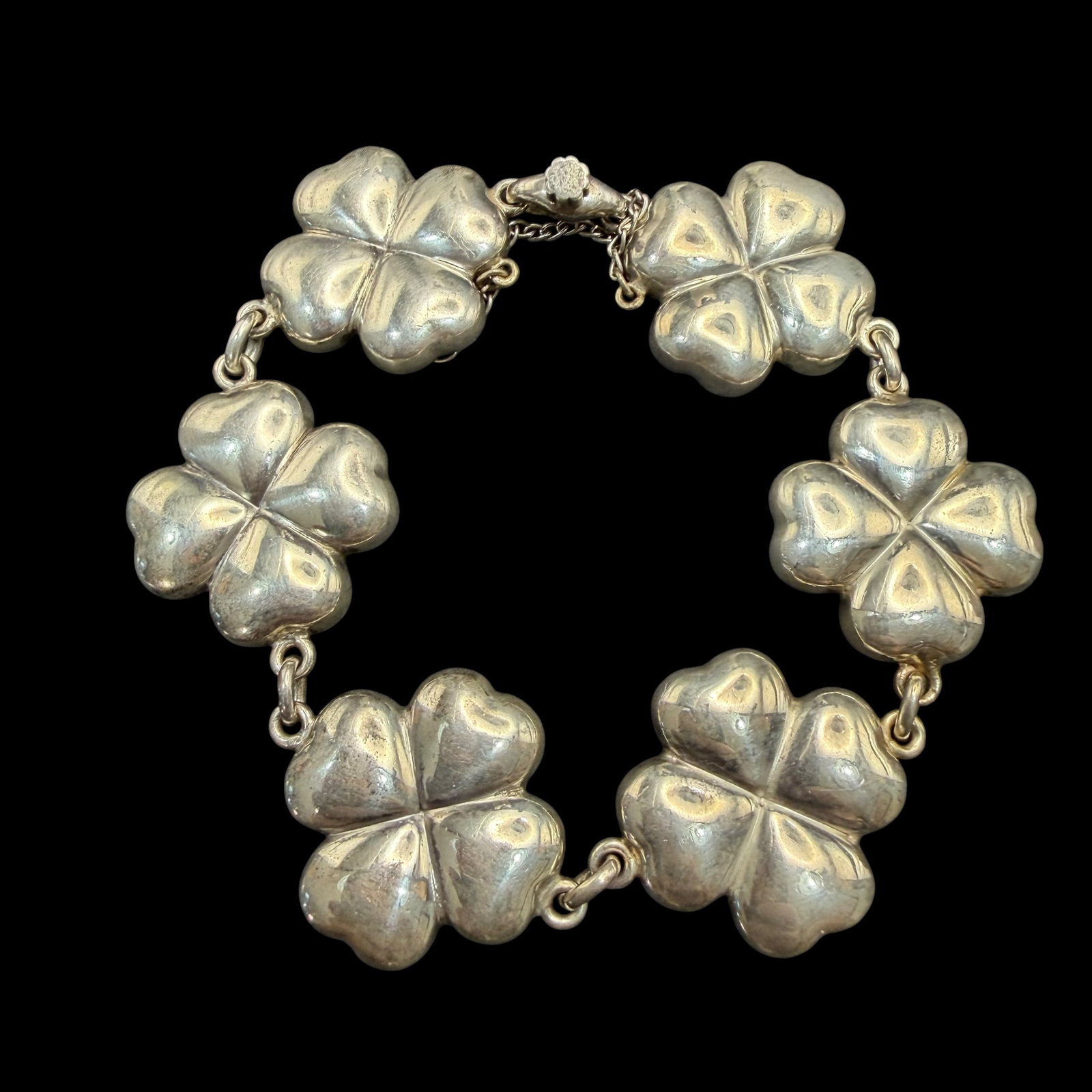 Vintage Georg Jensen Sterling Silver Four Leaf Clover Bracelet 7.5” Long 35.61g 925 Denmark: Maker: Georg Jensen, Denmark. / Material: Sterling Silver. / Stone: None. / Size: 7 1/2” long overall. Each clover 7/8” x 7/8”. / Weight: 35.61 grams. / Condition: Excellent, ready t