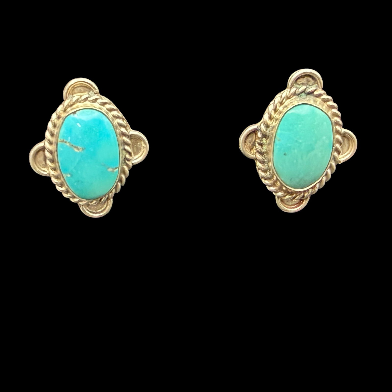 Vintage Sterling Silver Turquoise Native American Old Pawn Clip On Earrings 5.07g 925: Maker: Unmarked, likely Old Pawn. / Material: Sterling Silver. / Stone: Turquoise. / Size: 3/4” x 5/8” each. / Weight: 5.07 grams combined. / Condition: Excellent, ready to enjoy. / Sold a