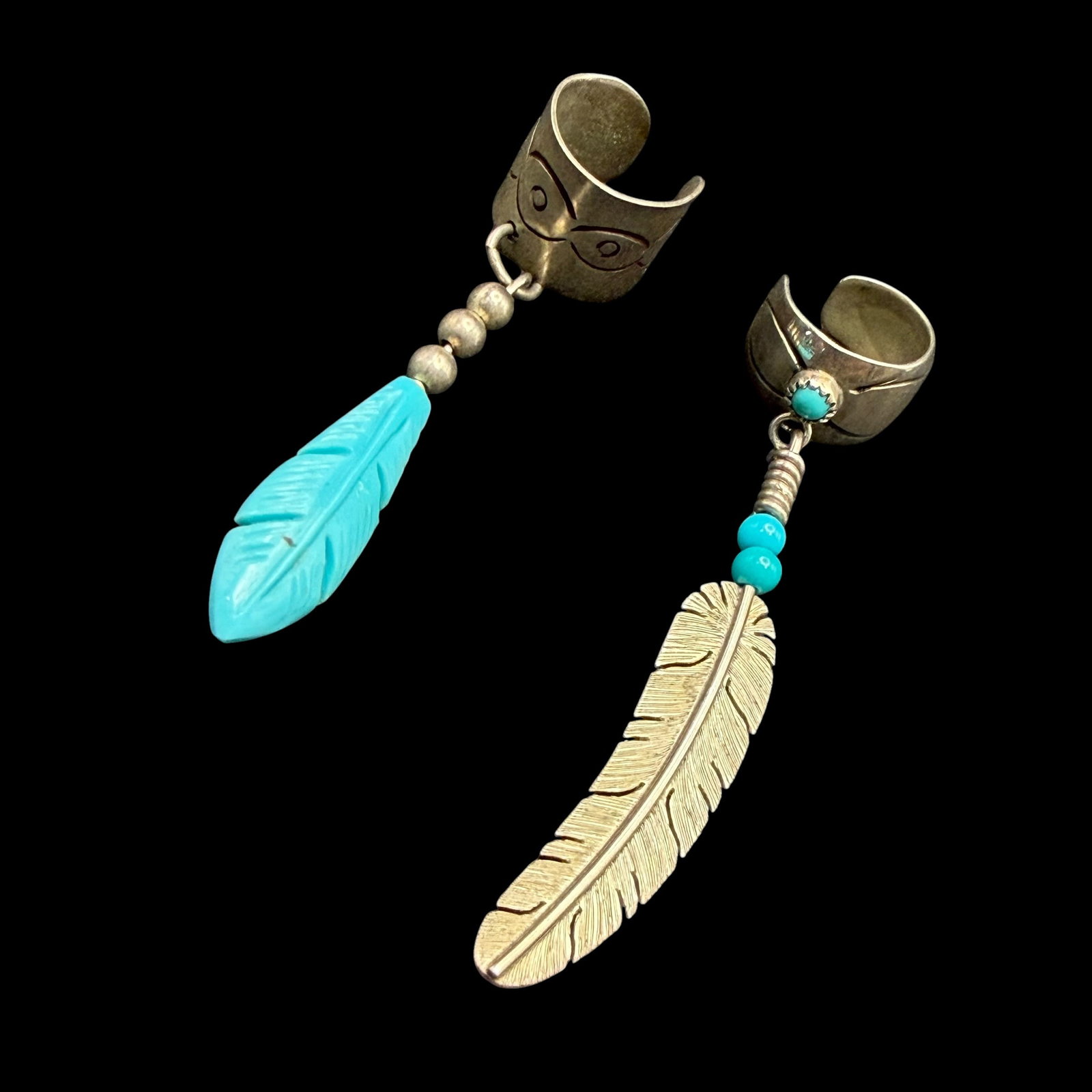 Vintage Sterling Silver Turquoise Native American Old Pawn Feather Ear Clips 5.00g 925: Maker: Unmarked, likely Old Pawn. / Material: Sterling Silver. /Stone: Turquoise. / Size: Turquoise feather 1 13/16” tall. Opening measures 11mm x 11mm with flex. - Silver feather 2 1/16” 