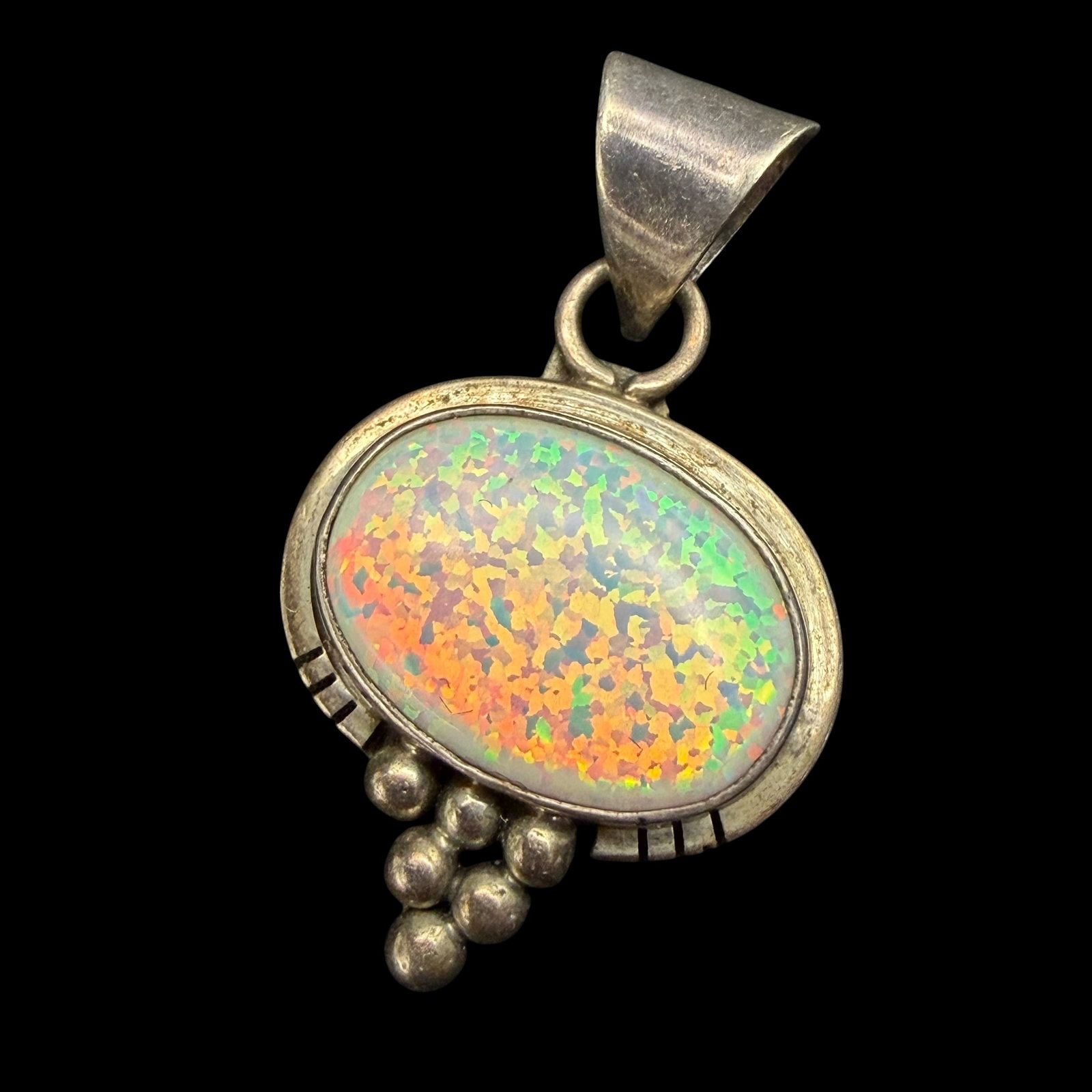 Vintage Native American Sterling Silver Faux Opal Necklace Pendant Runnning Bear Gallup 2.85g 925: Maker: Running Bear Trading, Gallup. / Material: Sterling Silver. / Stone: Faux Opal. / Size: 5/8” x 3/4”. / Weight: 2.85 grams. / Condition: Excellent, ready to enjoy. / Sold as is. Measu