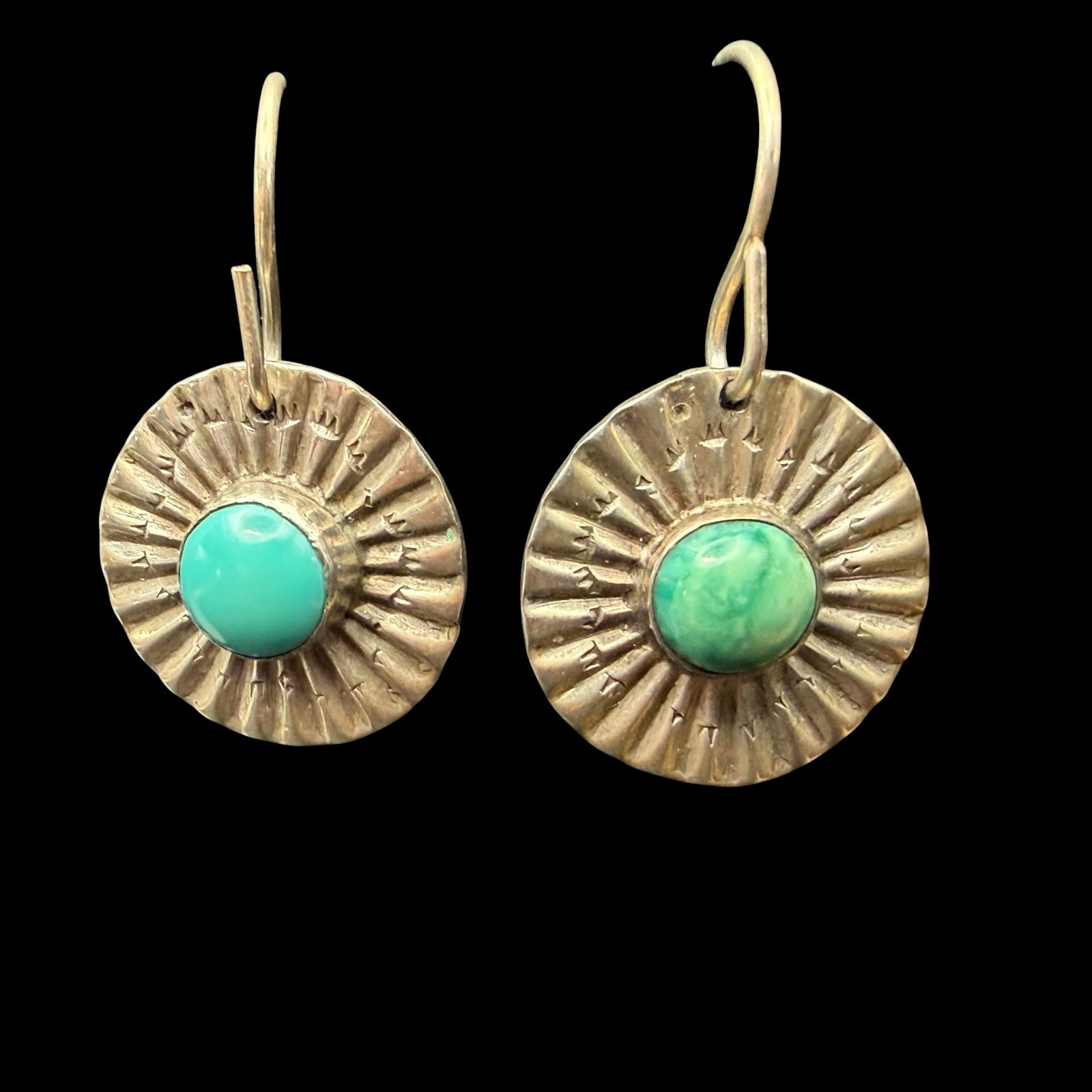 Vintage Sterling Silver Turquoise Native American Old Pawn Earrings 11/16” 3.81g 925: Maker: Unmarked, likely Native American. / Material: Sterling Silver. / Stone: Turquoise. 2 different shades. / Size: 11/16” diameter each. / Weight: 3.81 grams combined. / Condition: Excellent,