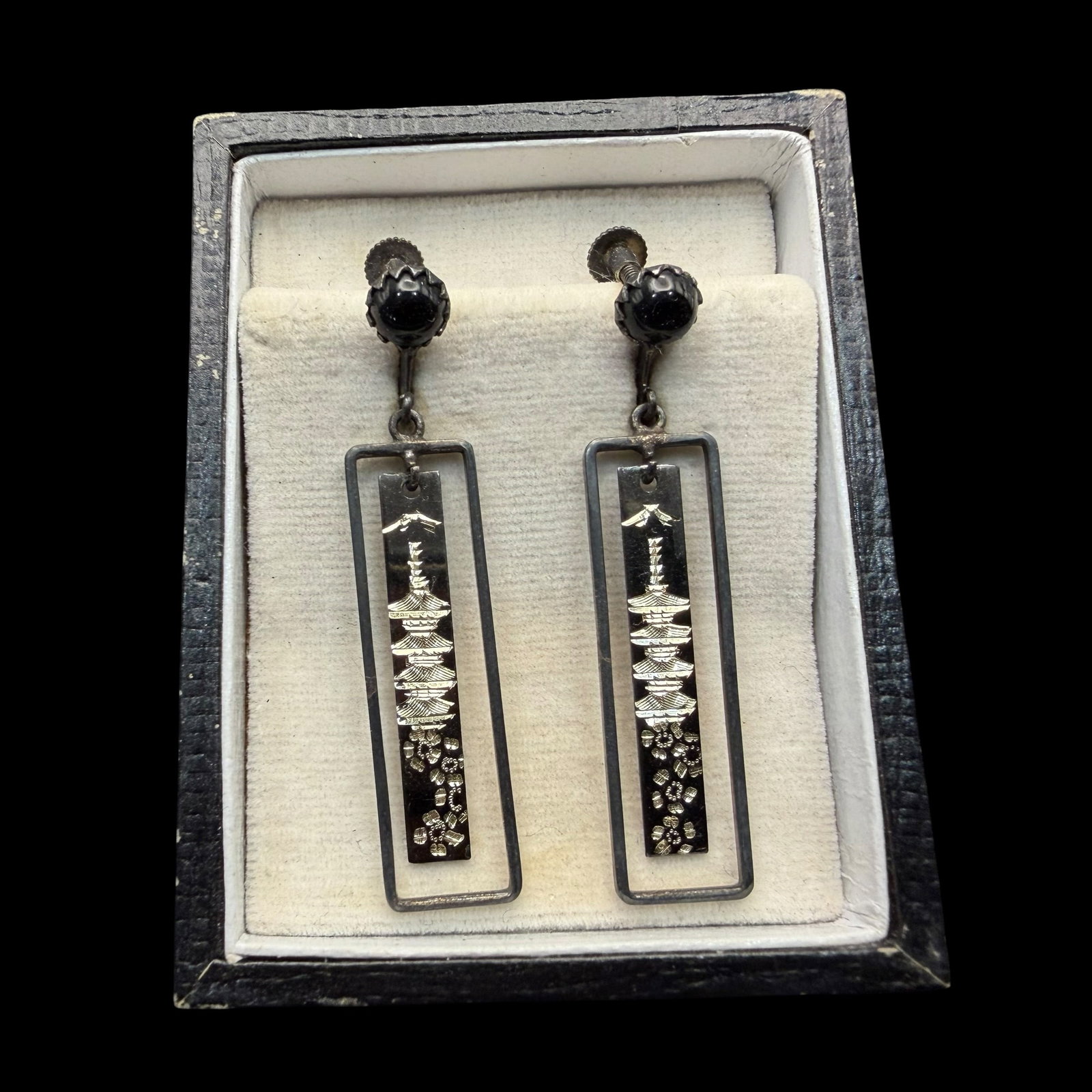 Vintage Japan Sterling Silver Clip On Fashion Earring Original Display Box 4.94g 925: Maker: Unknown, may be a name marking on back side of earring but not certain. / Material: Sterling Silver. / Stone: Black Onyx at top. / Size: 1 3/4” x 3/8” each. / Weight: 4.94 grams com