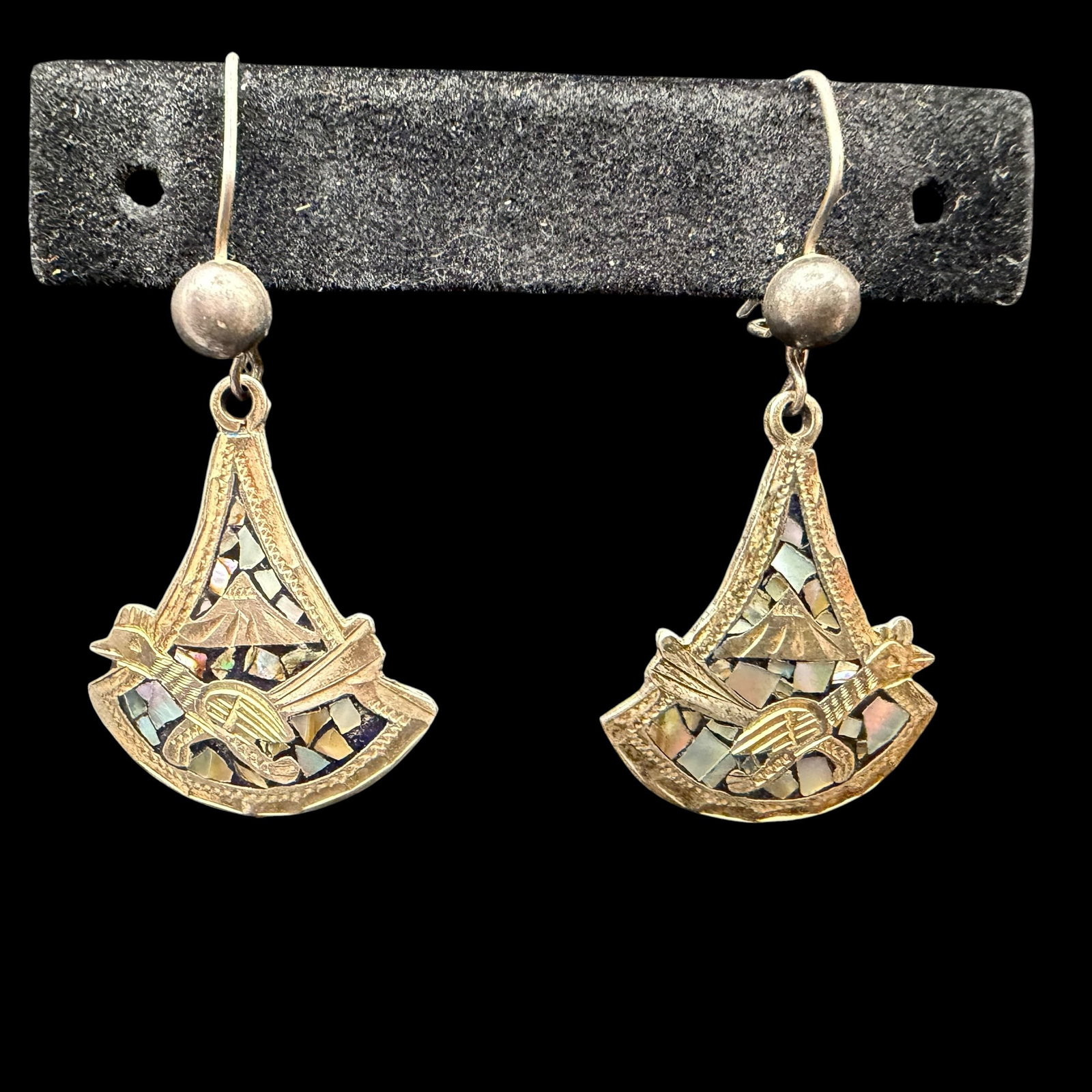 Vintage Sterling Silver Abalone Inlays Roadrunner Earrings Mexico 1 3/16” 6.00g 925: Maker: Mexico. / Material: Sterling Silver. / Stone: Abalone chip inlays. / Size: 1 3/16” x 1” each. / Weight: 6.00 grams combined. / Condition: Excellent, ready to enjoy. / Sold as is. Me