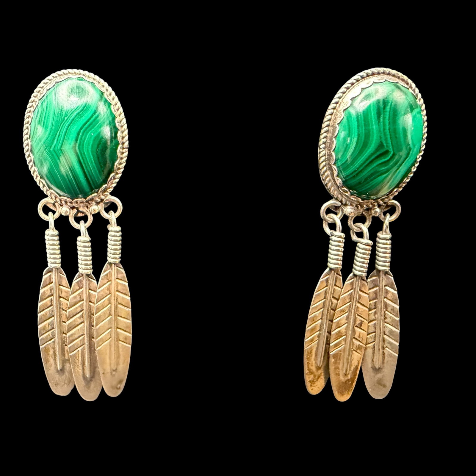 Vintage Native American Sterling Silver Green Malachite Feather Earrings Signed 4 2.5” 17.88g: Maker: Marked as shown, 4 ? / Material: Sterling Silver. / Stone: Green Malachite. / Size: 2 1/2” x 3/4” each. / Weight:17.88 grams combined. / Condition: Excellent, ready to enjoy. / Sold