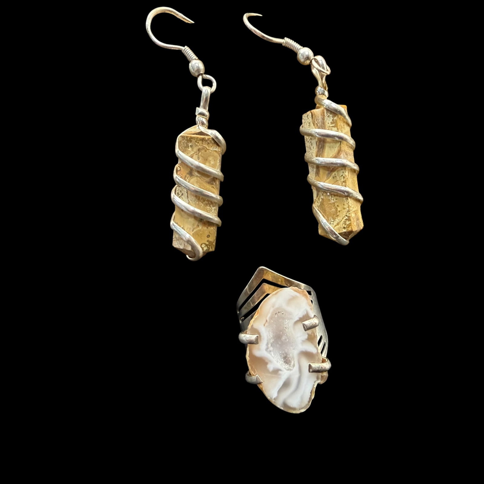 Vintage Sterling Silver Geode Solar Quartz Jasper Ring & Earrings Sz 9 Flex 19.23g 925: Maker: Unmarked, unknown. / Material: Sterling Silver. / Stone: Solar Quartz Geode, Jasper. / Size: Ring size 9 flexible. Earrings 1 1/2” Long each. / Weight: 19.23 grams combined. / Condition: 