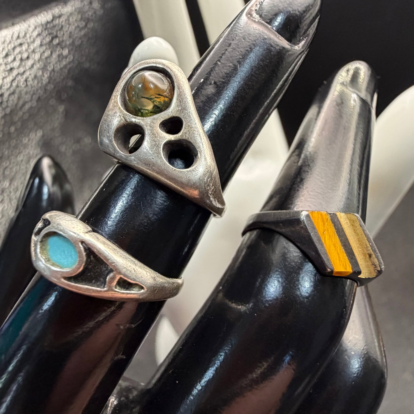 3 Vintage Sterling Silver Native American Old Pawn Mexico Rings Sz 4 4.75 6.5 8.00g 925: Maker: 2 Unmarked, likely Old Pawn. Dark patina ring marked Mexico. / Material: Sterling Silver. / Stone: Turquoise, Glass, Unknown. / Size: Turquoise 6.5. Holes 4, Mexico 4.75. / Weight: 8.00 grams c