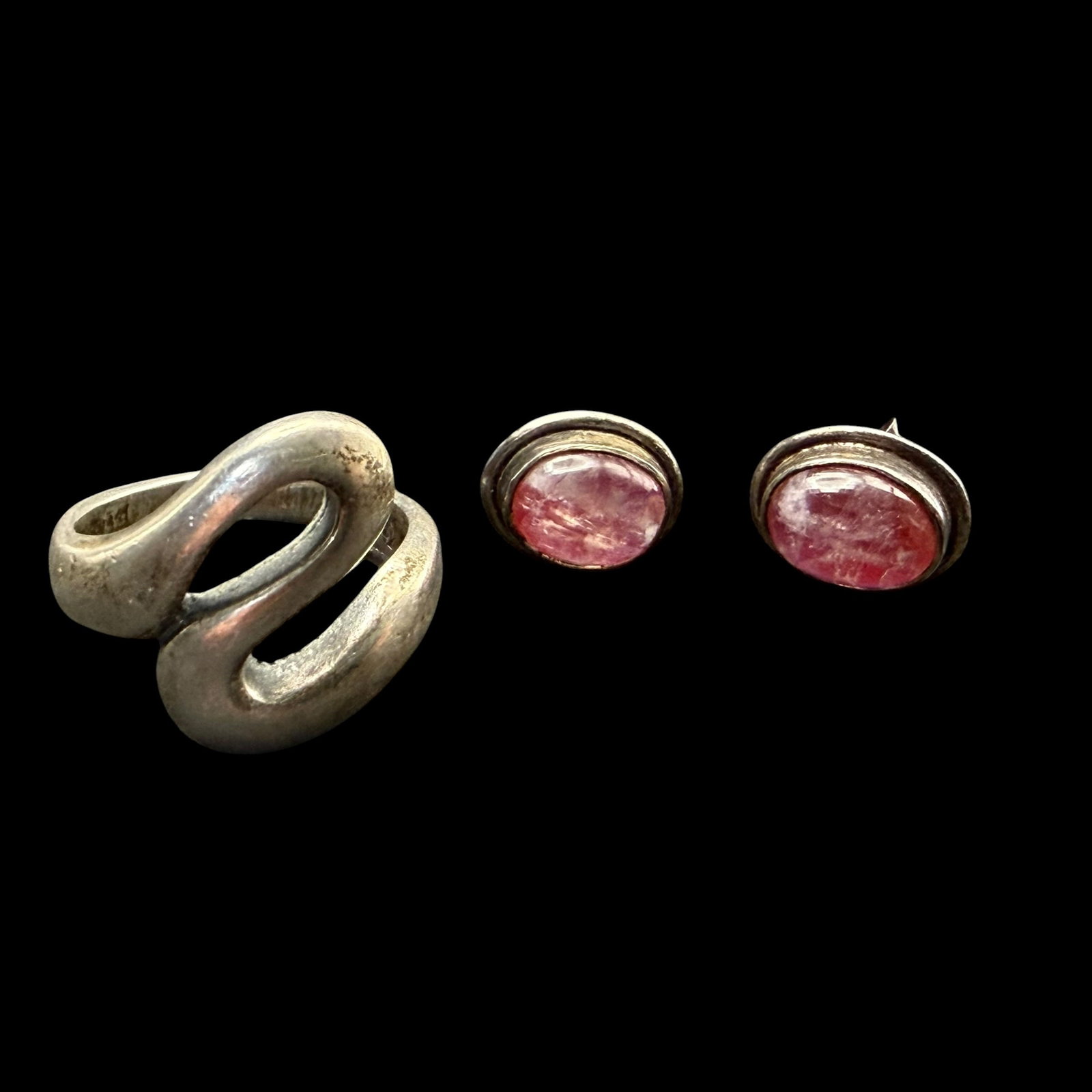 Vintage Sterling Silver Swirl Ring Sz 6 & Earrings 7.35g 925 Signed: Maker: Ring marked as shown. Earrings unmarked. / Material: Sterling Silver. / Stone: Untested stone in earrings, may be glass. / Size: Ring 6. Earrings 7/16” x 5/16” ea. / Weight: 7.35 gr