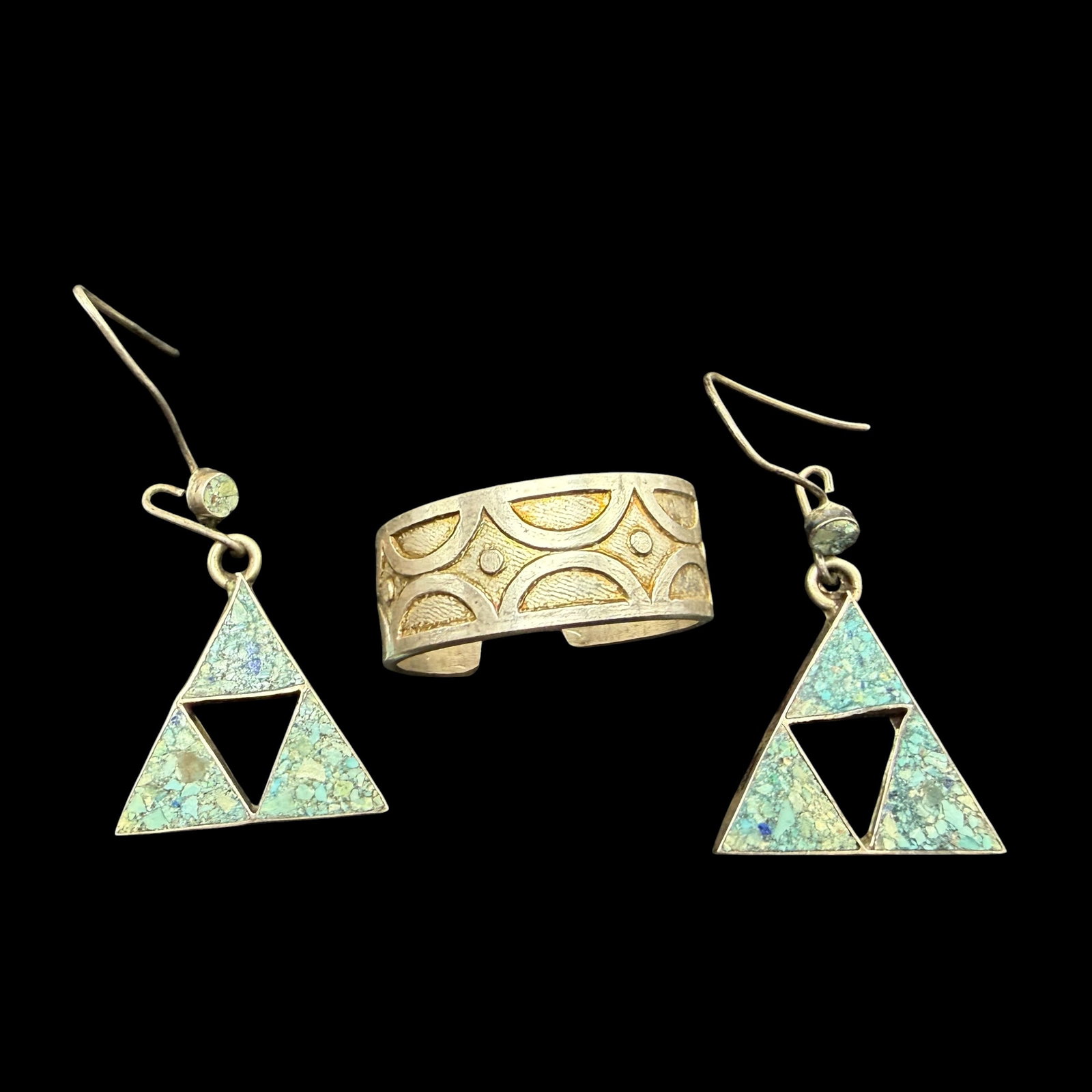 Vintage Sterling Silver Turquoise Taxco Mexico Dangle Earrings & Norway Ring Band Sz 8 5.46g 925: Maker: Ring marked Norway, Earrings marked Taxco Mexico. / Material: Sterling Silver. / Stone: Turquoise. / Size: Ring 8, adjustable. Earrings, 3/4” ea edge. / Weight: 5.46 grams combined. / Con