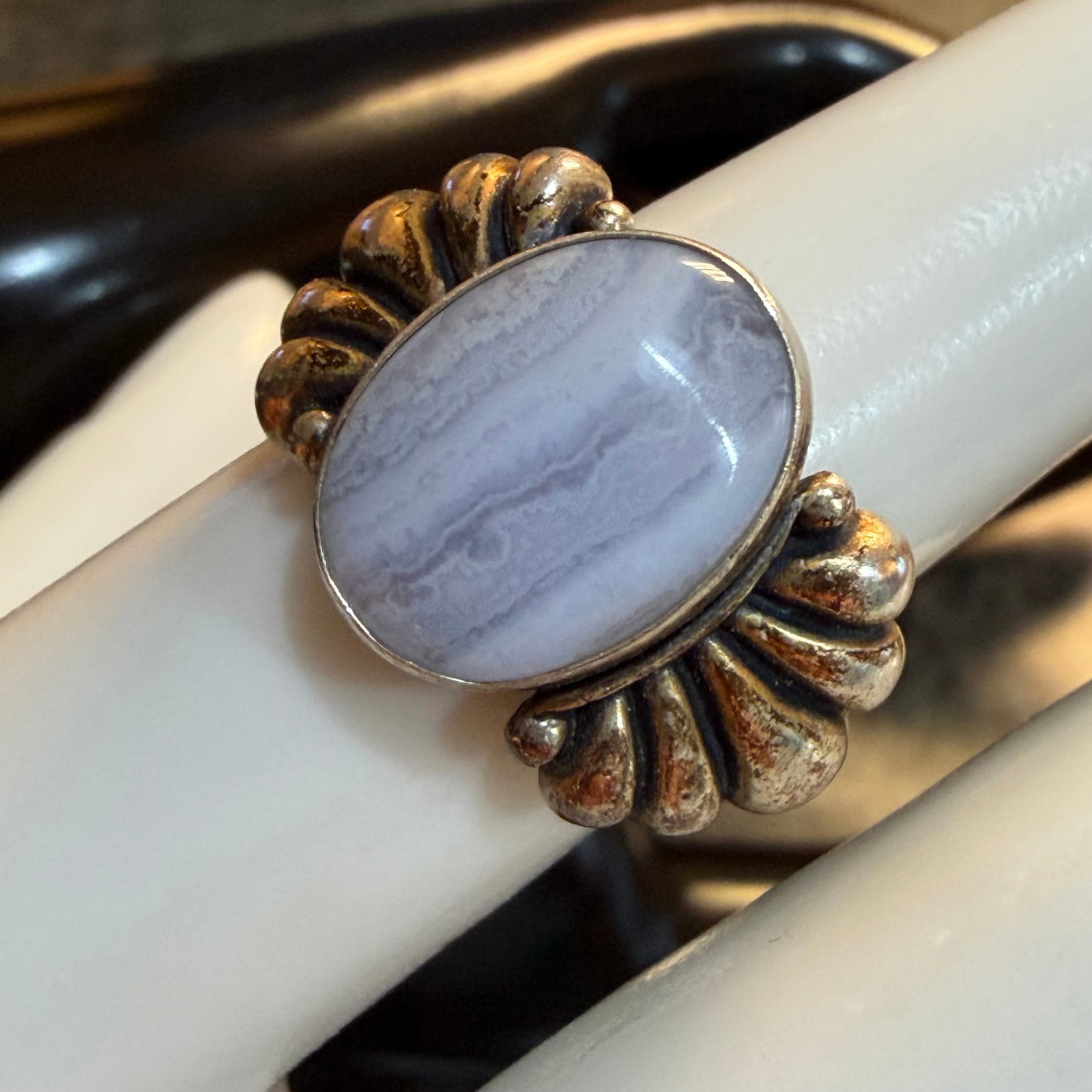 Vintage Southwestern Sterling Silver Agate Carolyn Pollack Ring Sz 6.25 8.97g 925: Maker: Carolyn Pollack. / Material: Sterling Silver. / Stone: Agate. / Size: 6.25. Face measures 9/16” wide. / Weight: 8.97 grams. / Condition: Great, ready to enjoy! / Sold as is. Measurements 