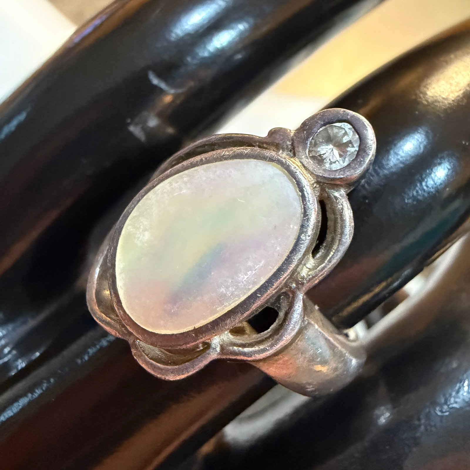 Vintage Sterling Silver MOP Mother of Pearl Ring Sz 7 9.27g 925: Maker: Unmarked, unknown. / Material: Sterling Silver. / Stone: Mother of Pearl and untested white faceted stone. / Size: 7. Face measures 13/16” x 9/16”. / Weight: 9.27 grams. / Condition