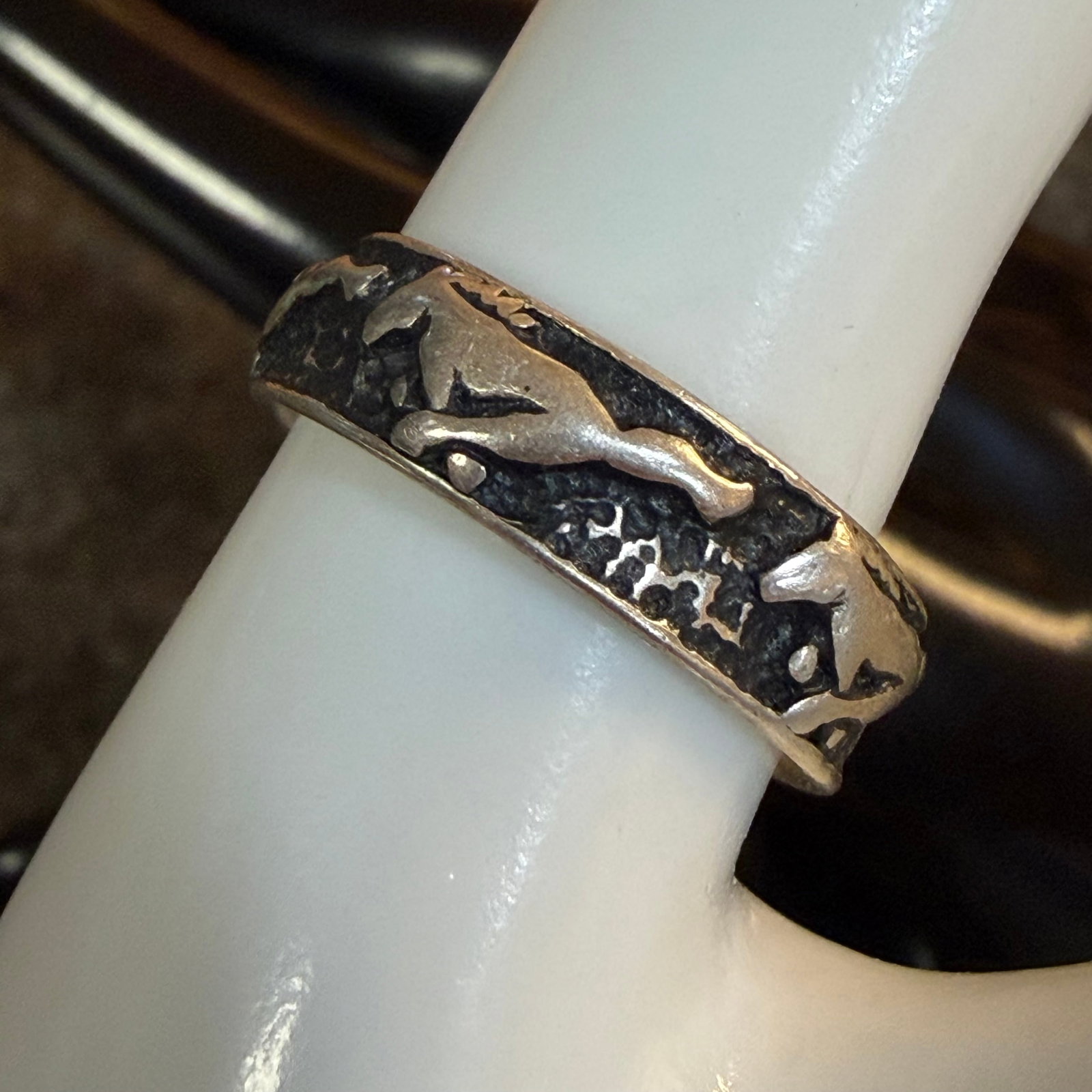 Vintage Sterling Silver Running Horses Mustang Band Ring Shube Inc. Sz 8.75 4.51g 925: Maker: Shube Inc. / Material: Sterling Silver. / Stone: None. / Size: 8.75. / Weight: 4.51 grams. Condition: Great, ready to enjoy! / Sold as is. Measurements are approximate. Please see all photos as