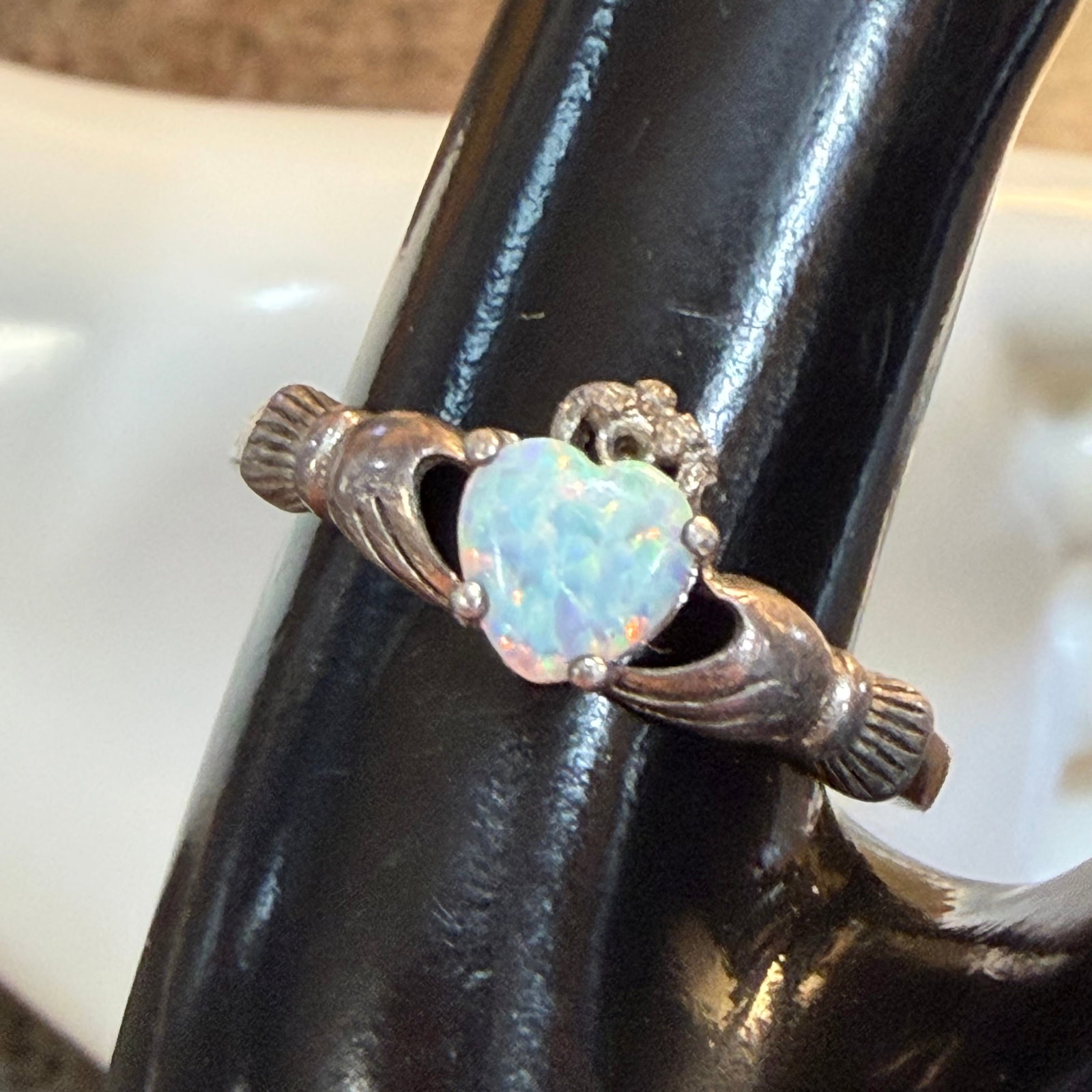 Vintage Sterling Silver Opal Irish Claddagh Ring Sz 9.75 2.05g 925: Maker: Unmarked, unknown. / Material: Sterling Silver. / Stone: Opal, possibly simulated. / Size: 9.75. / Weight: 2.05 grams. / Condition: Great, ready to enjoy! / Sold as is. Measurements are approxi
