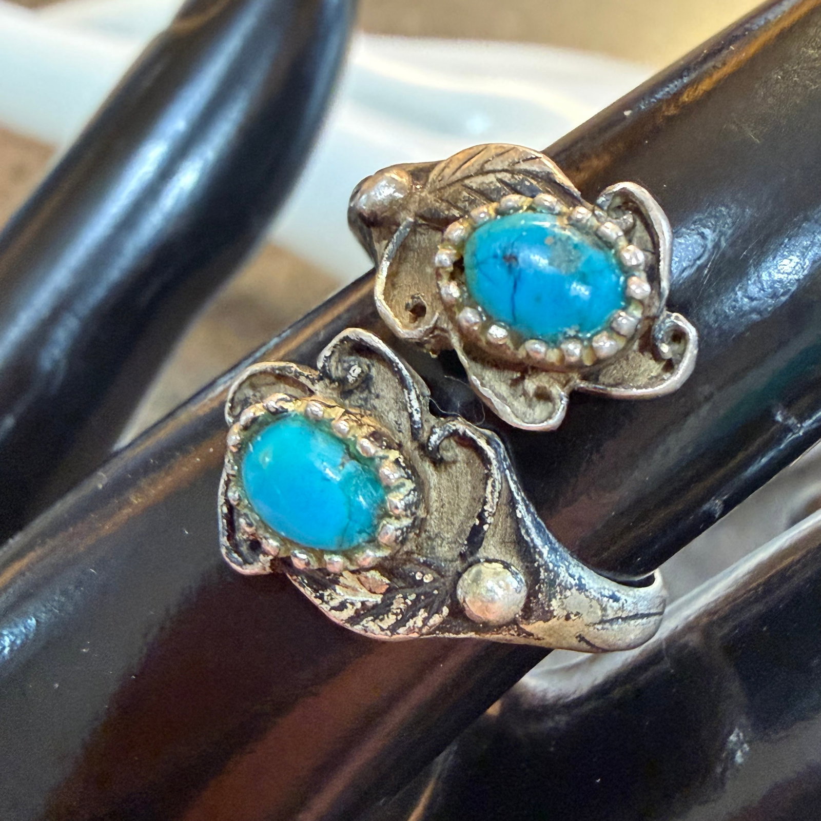 Viintage Native American Sterling Silver Old Pawn Turquoise Ring Sz 7 Flex 4.60g 925: Maker: Unmarked, likely Old Pawn. / Material: Sterling Silver. / Stone: Turquoise. / Size: 8, flexible. Face measures 13/16” wide. / Weight: 4.60 grams. / Condition: Great, ready to enjoy! Untou