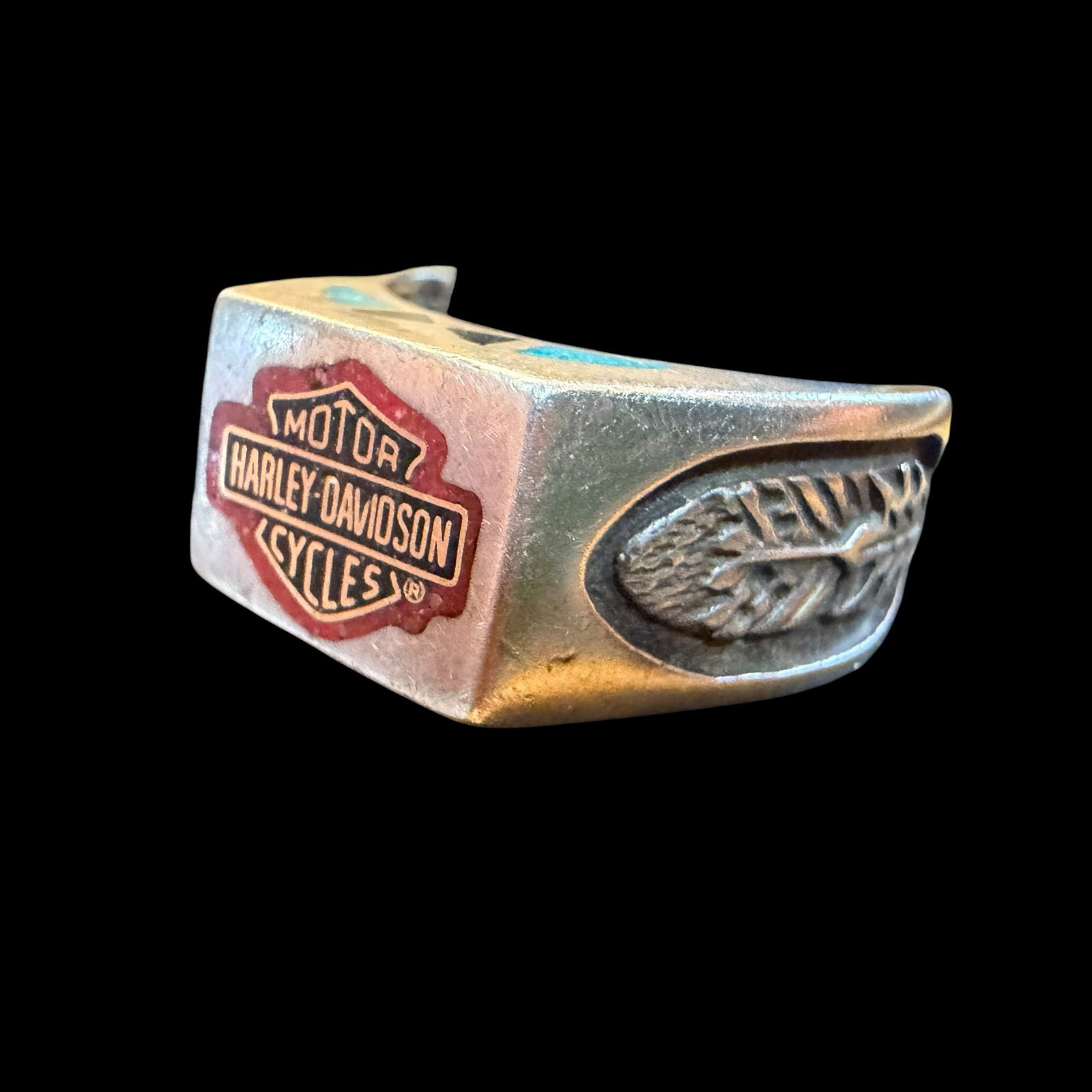 Vintage Harley Davidson Sterling Silver Turquoise Black Onyx Coral Ring Sz 10.25 10.21g 925: Maker: Unknown. / Material: Sterling Silver. / Stone: Chips of Turquoise, Black Onyx, Coral. / Size: 10.25. Face measures 3/8” wide. / Weight: 10.21 grams. / Condition: Great, ready to enjoy! Ho