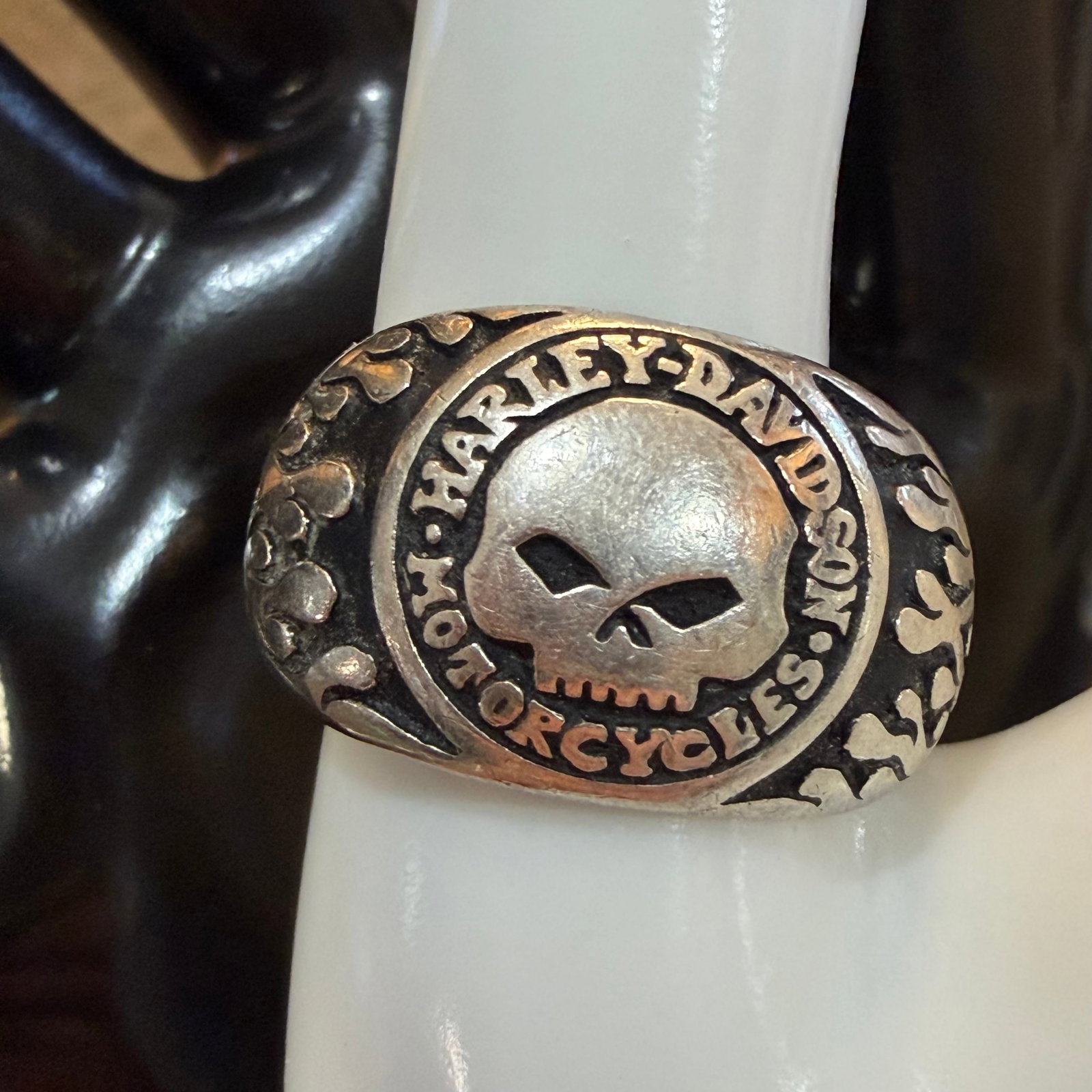 Vintage Sterling Silver Harley Davidson Motorcycles Skull Flames Ring Sz 10.25 13.79g 925: Maker: Mark Shown. / Material: Sterling Silver. / Stone: None. / Size: 10.25. Band measures 9/16” wide at top. / Weight: 13.79 grams. / Condition: Great, ready to enjoy! / Sold as is. Measuremen