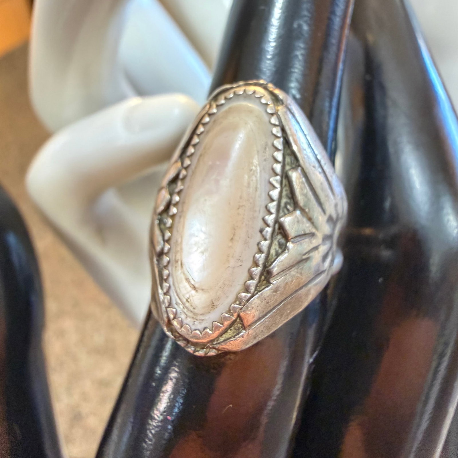 Vintage Old Pawn Native American Sterling Silver Mother of Pearl Ring MOP Sz 5.75 4.30g 925: Maker: Likely Old Pawn. / Material: Sterling Silver. / Stone: Mother of Pearl. / Size: 5.75. Face measures 7/8” wide. / Weight: 4.90 grams. / Condition: Great, ready to enjoy! Honest use wear. /