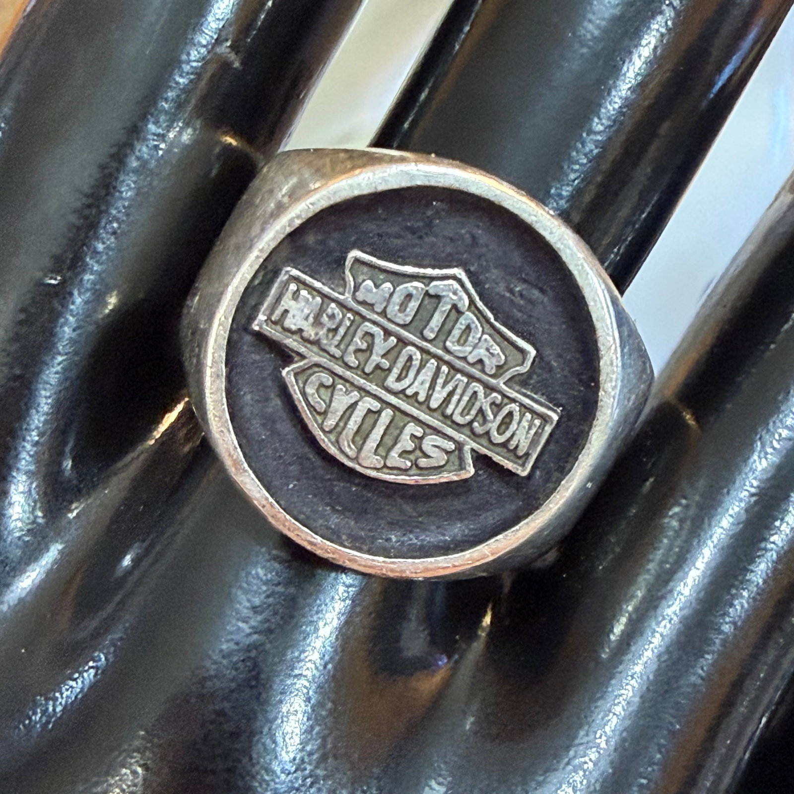Heavy Vintage Harley Davidson Motorcycles Sterling Silver Ring Sz 10.5 18.37g 925: Maker: Mexico. / Material: Sterling Silver. / Stone: None. / Size: 10.5. Face measures 11/16” diameter. / Weight: 18.37 grams. / Condition: Great, ready to enjoy! / Sold as is. Measurements are 