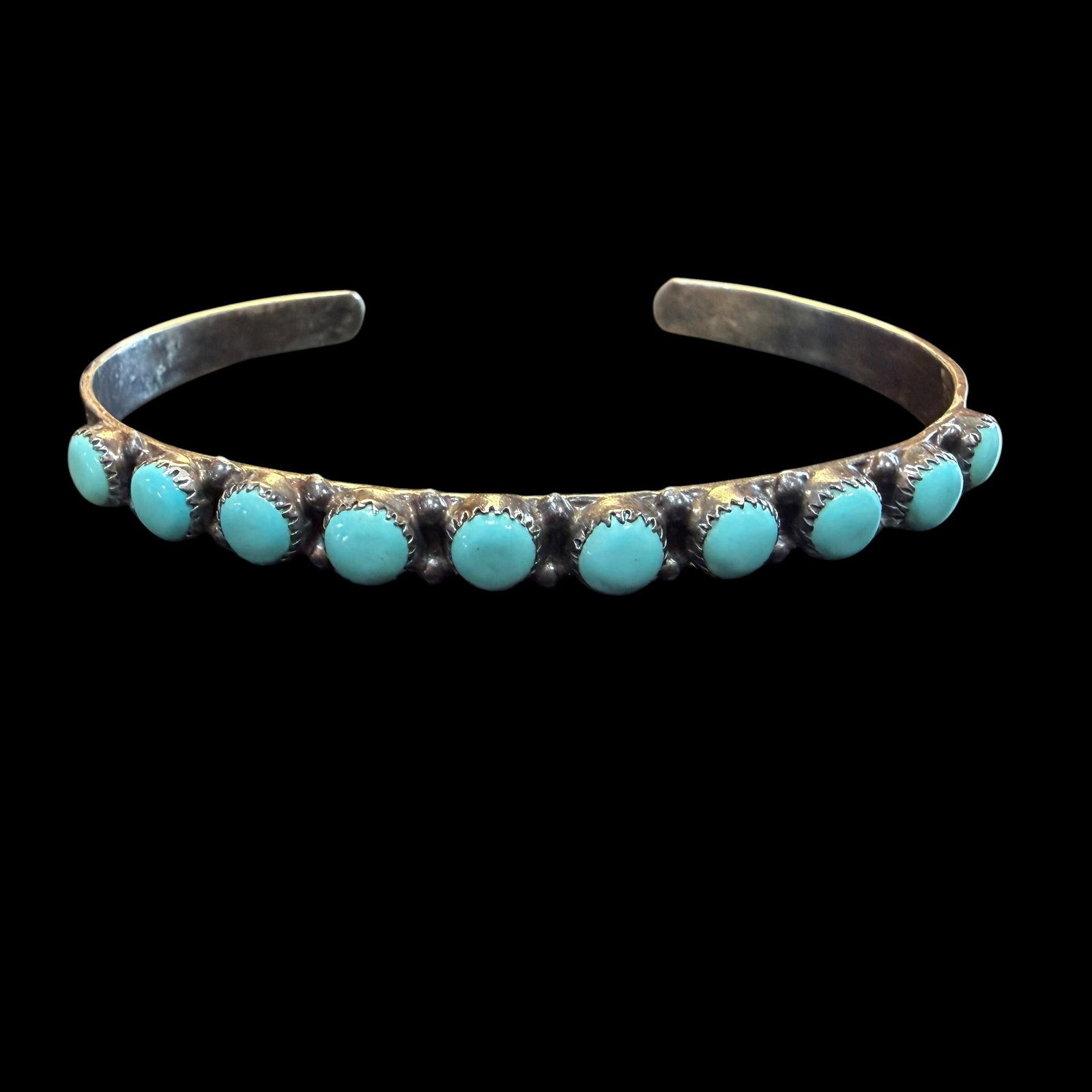 Native American Sterling Silver Turquoise Cuff Bracelet Antoinette Platero 6.4cm x 4.5cm 11.35g 925: Maker: Antoinette Platero, Laguna. / Material: Sterling Silver. / Stone: Turquoise. / Size: Opening 6.4 cm x 4.5 cm, with flex. / Weight: 11.35 grams. Condition: Great, ready to enjoy. / Sold as is. M