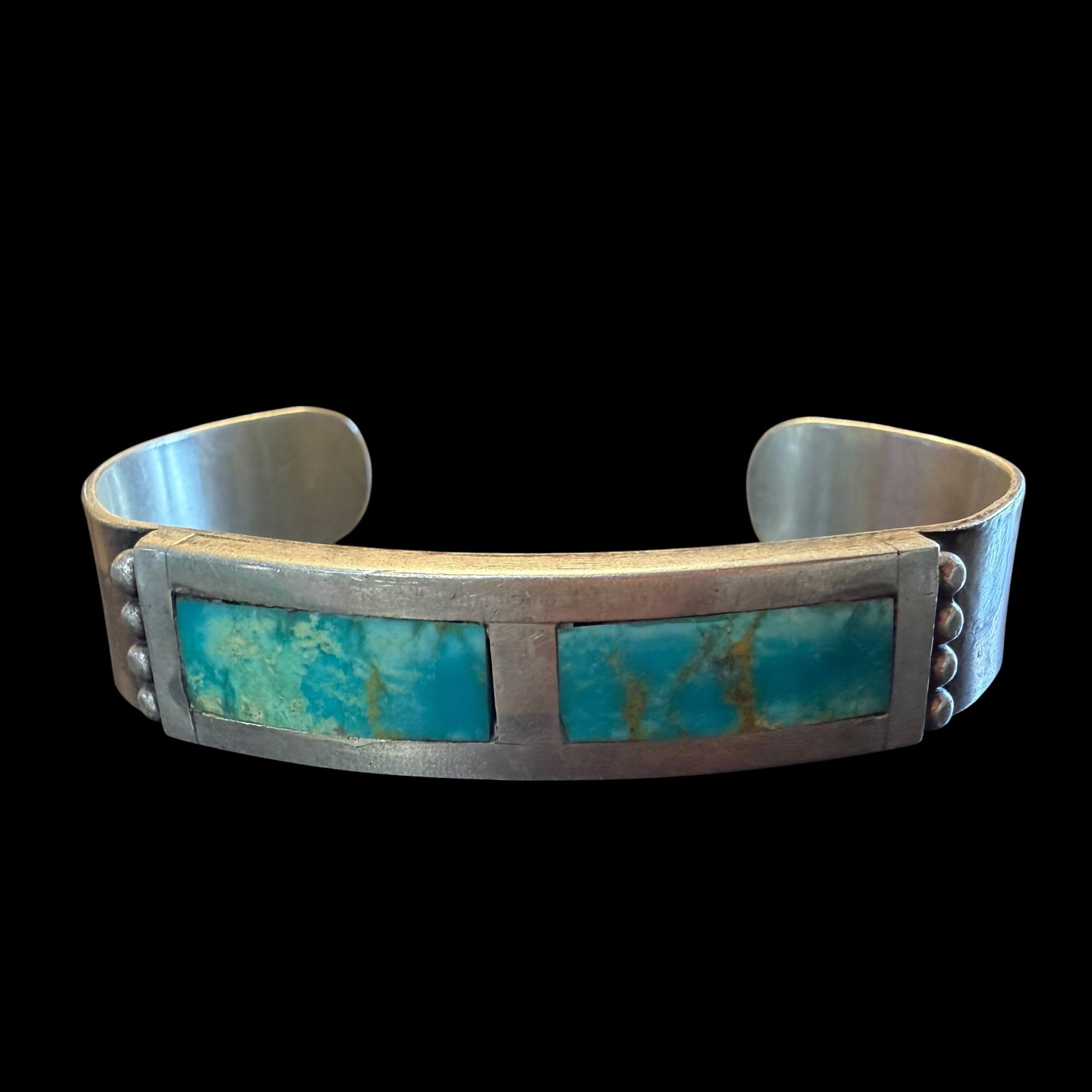 Vintage Native American Sterling Silver Turquoise Old Pawn Cuff Bracelet 5.9cm x 4.2cm 26.74g 925: Maker: Unmarked, possibly Old Pawn. / Material: Sterling Silver. / Stone: Turquoise. / Size: Opening 5.9 cm x 4.2 cm. Band measures 1/2” wide. / Weight: 26.74 grams. / Condition: Great, ready to
