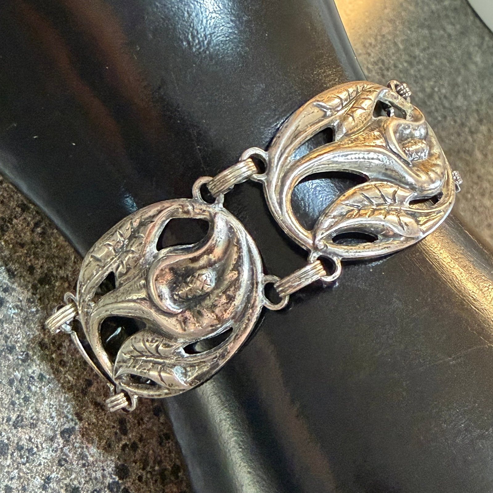 Vintage Sterling Silver Art Nouveau Flower Link Bracelet Danecraft 7.25” 25.87g 925: Maker: Danecraft. / Material: Sterling Silver. / Stone: None. / Size: 7 1/4” x 7/8”. / Weight: 25.87 grams. / Condition: Great, ready to enjoy. / Sold as is. Measurements are approximate. 