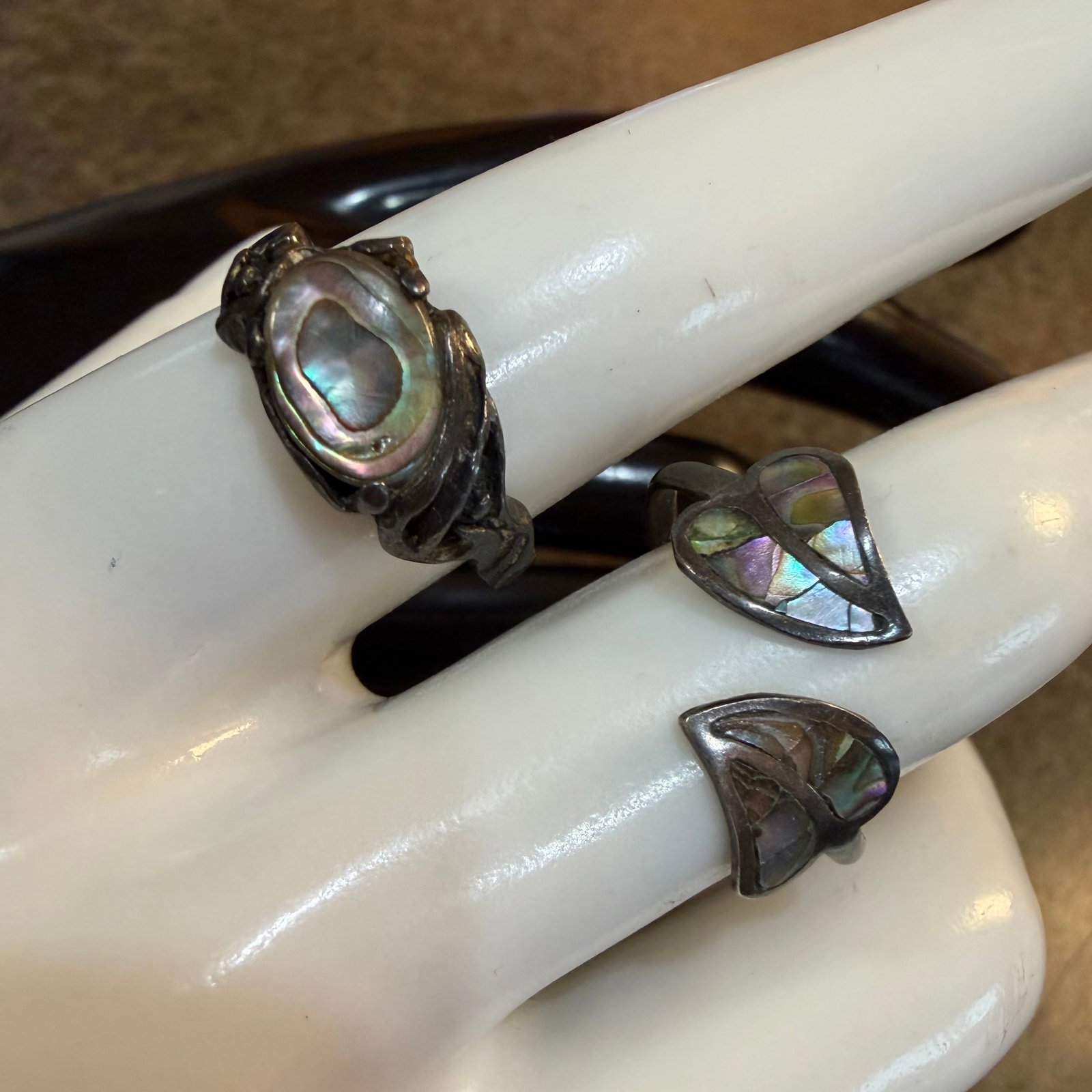 2 Vintage Sterling Silver Abalone Mexico Dark Patina Rings Sz 7.5 8.5 5.10g 925: Maker: Mexico as shown and unknown. / Material: Sterling Silver. / Stone: Abalone. / Size: 7.5 and 8.5. / Weight: 5.10 grams combined. / Condition: Great, ready to enjoy! The split ring is slightly ou