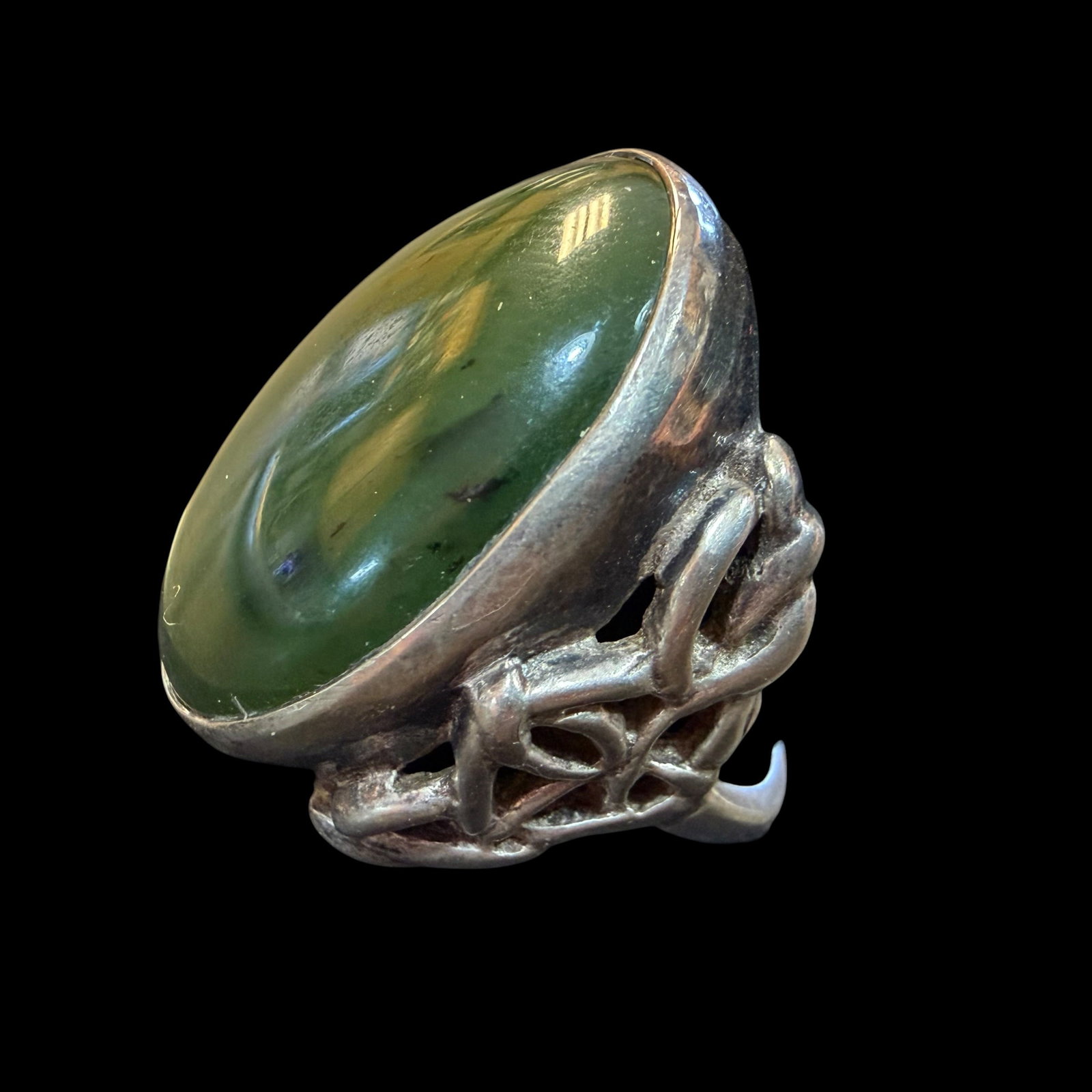 Vintage Sterling Silver Serpentine Jade Ring Sz 7 10.45g 925 Shiptonia England: Maker: Shiptonia England. / Material: Sterling Silver. / Stone: I believe it’s Serpentine but could also be a grade of Jade. / Size: 7. Face measures 1” x 3/4”. / Weight: 10.45 grams. / 