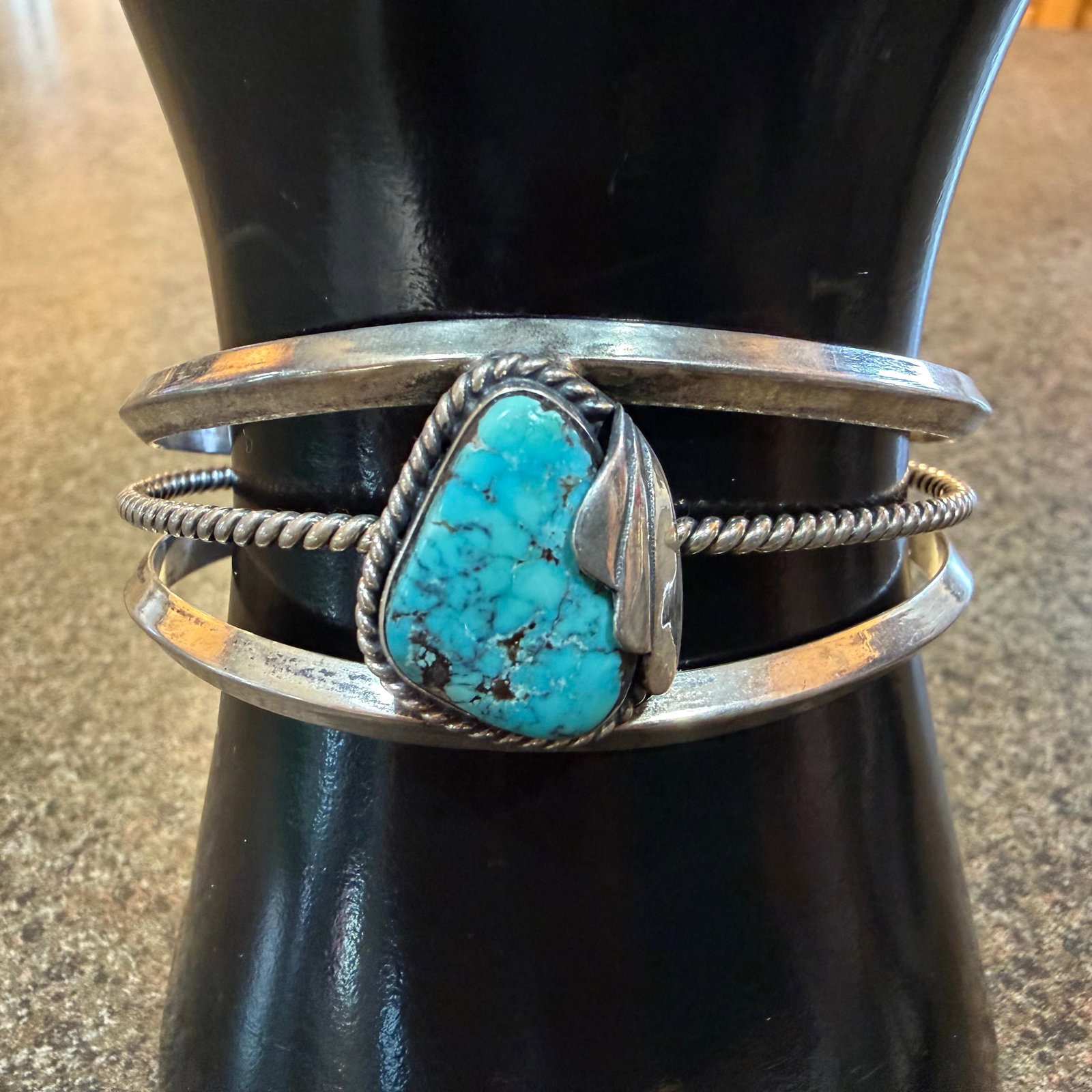 Vintage Sterling Silver Native American Turquoise Cuff Bracelet Signed 5.8x4.1cm 28.91g 925: Maker: Mark shown, unknown. / Material: Sterling Silver. / Stone: Turquoise. / Size: Opening 5.8 cm x 4.1 cm. 1” wide band at face. / Weight: 28.91 grams. / Condition: Great, ready to enjoy. / S