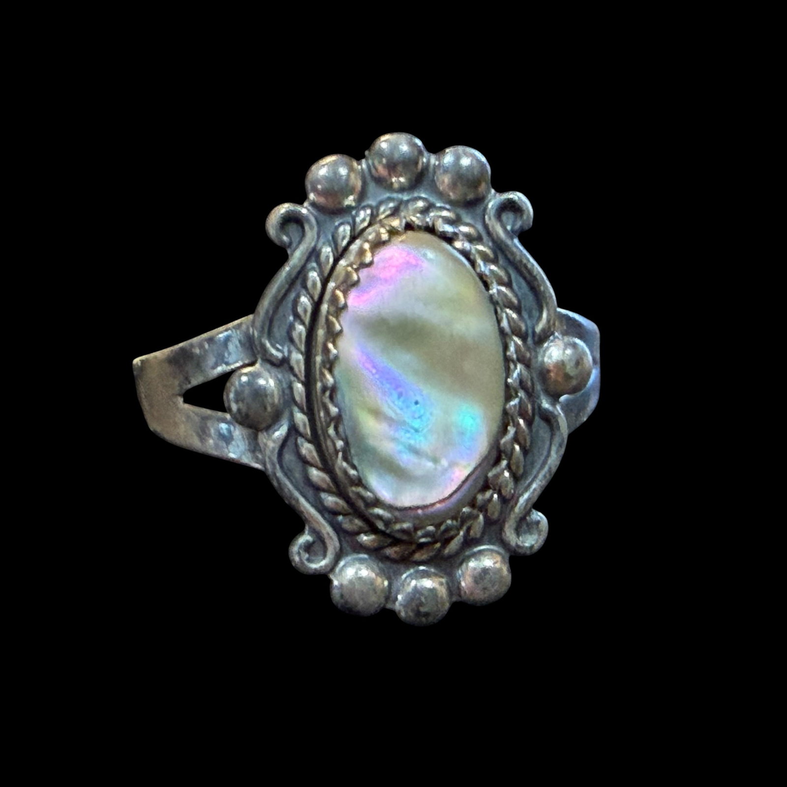Vintage Sterling Silver Native American Mother of Pearl Bell Trading Post Ring Sz 9 4.25g 925: Maker: Bell Trading Post. / Material: Sterling Silver. / Stone: Mother of Pearl. / Size: 9. Face measures 3/4” x 9/16”. / Weight: 4.25 grams. / Condition: Great, ready to enjoy. / Sold as 