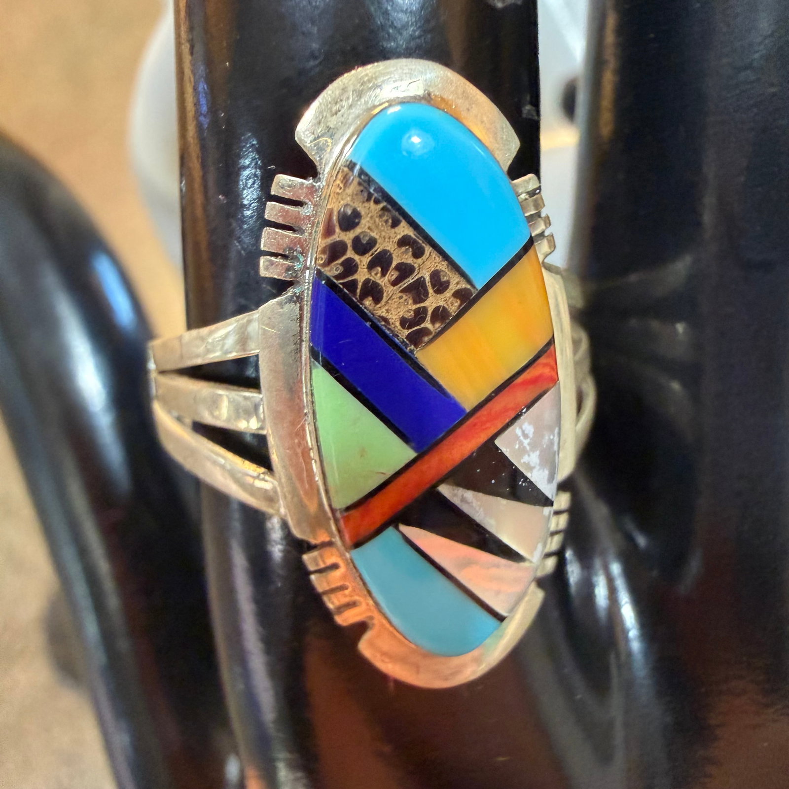 Vintage Sterling Silver Native American Southwestern Style Ring Multi Stone Inlay Sz 10.75 3.86g 925: Maker: Unmarked, unknown. / Material: Sterling Silver. / Stone: Several including Turquoise, Coral, Mother of Pearl, Onyx and more. / Size: 10.75. Face measures 1” wide. / Weight: 3.86 grams. / 