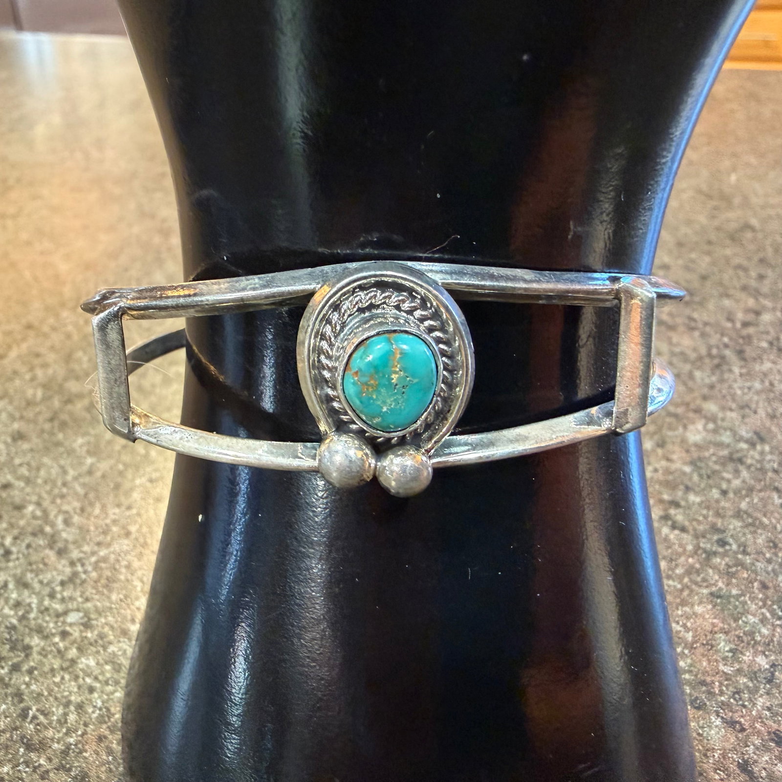 Vintage Native American Sterling Silver Turquoise Cuff Bracelet Old Pawn 5.7 x 3.9cm 17.80g 925: Maker: Likely Old Pawn, unmarked. / Material: Sterling Silver. / Stone: Turquoise. / Size: Opening 5.7 cm x 3.9 cm. 3/4” wide at face. / Weight: 17.80 grams. / Condition: Great, ready to enjoy. 