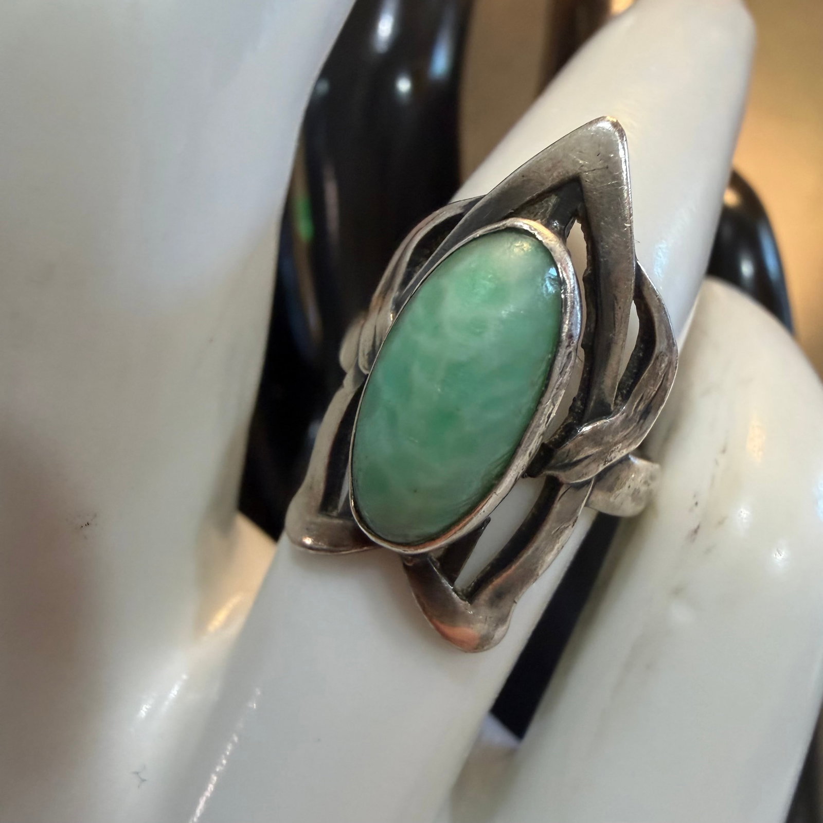 Vintage Sterling Silver Green Turquoise Native American Old Pawn Ring Sz 6 3.49g 925: Maker: Likely Old Pawn, unmarked. / Material: Sterling Silver. / Stone: I believe it is a soft tone of green Turquoise. / Size: 6. Face measures 7/8” wide. / Weight: 3.49 grams. / Condition: Gre