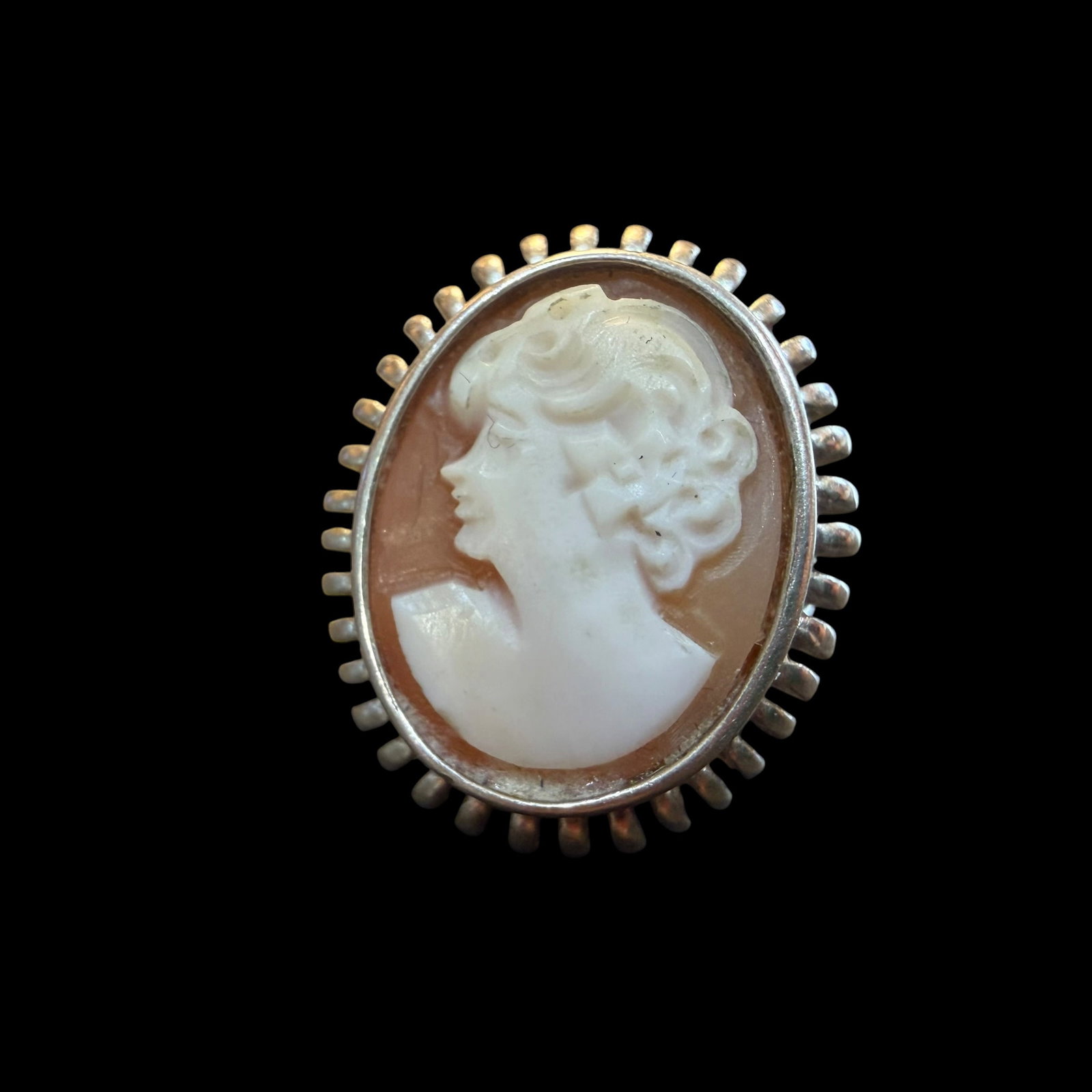 Vintage Sterling Silver Shell Cameo Victorian Style Fashion Ring Signed GSI Sz 5.25 4.87g 925: Maker: Signed GSI. / Material: Sterling Silver. / Stone: Shell. / Size: 5.25. Face measures 13/16” x 11/16”. / Weight: 4.87 grams. / Condition: Great, ready to be enjoyed. / Sold as is. Me