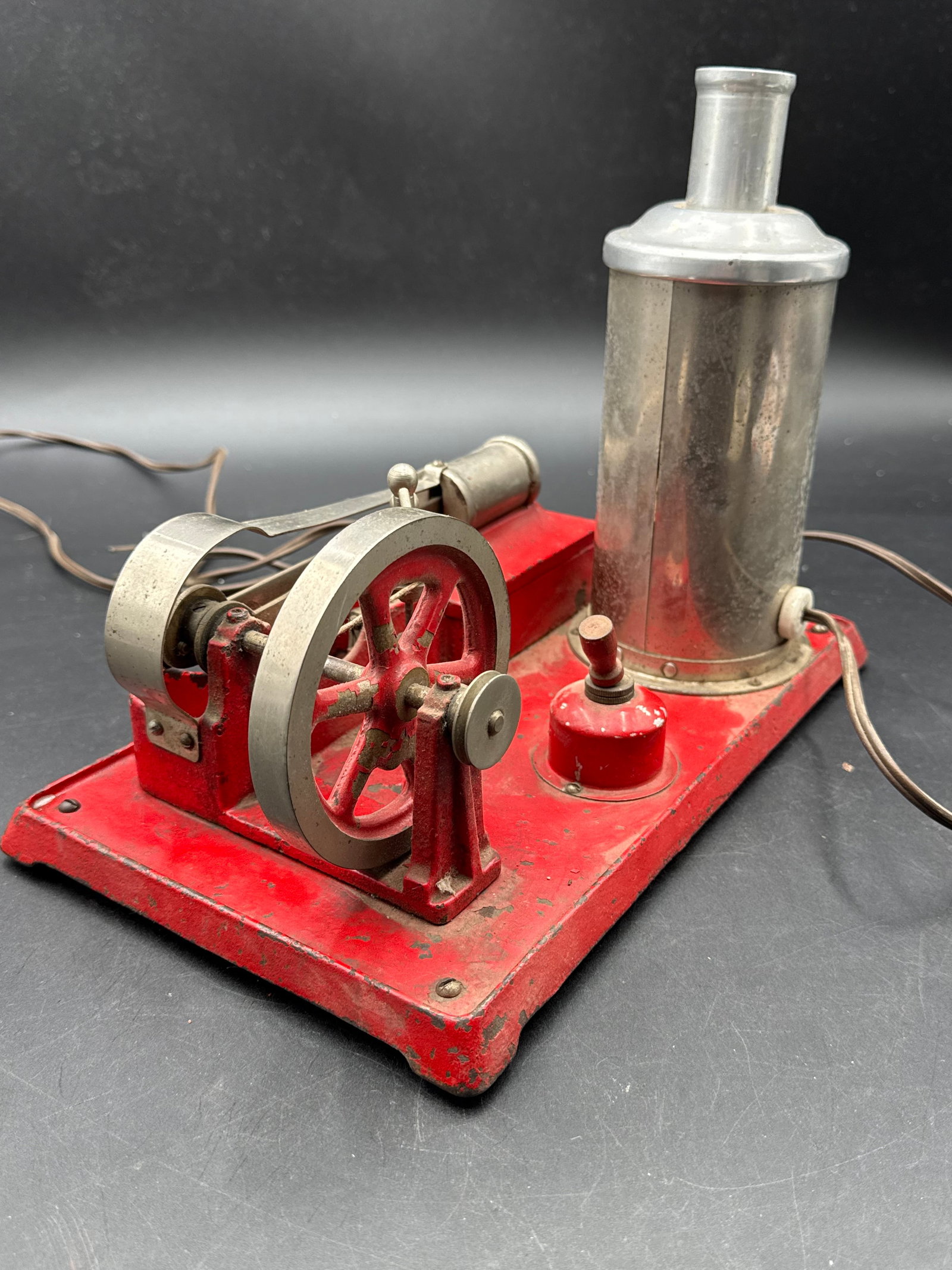 Empire Model B33 engine - 4